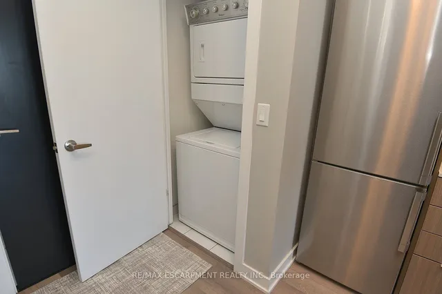 Additional property image - 5220 Dundas St Unit D509