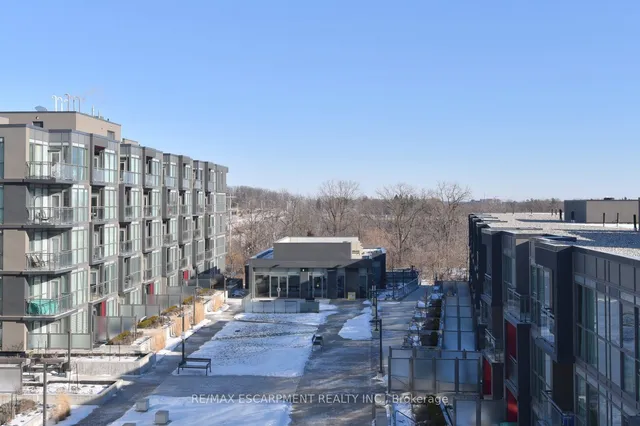 Additional property image - 5220 Dundas St Unit D509