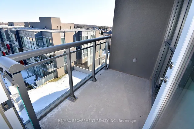 Additional property image - 5220 Dundas St Unit D509