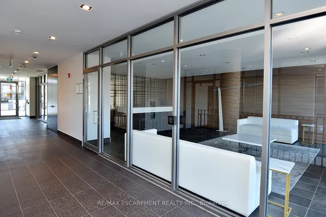 Additional property image - 5220 Dundas St Unit D509