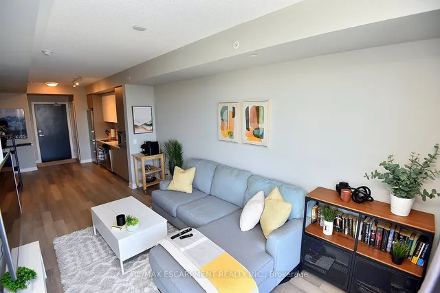 Additional property image - 5220 Dundas St Unit D509