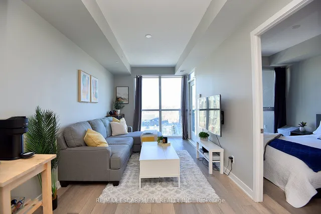 Additional property image - 5220 Dundas St Unit D509