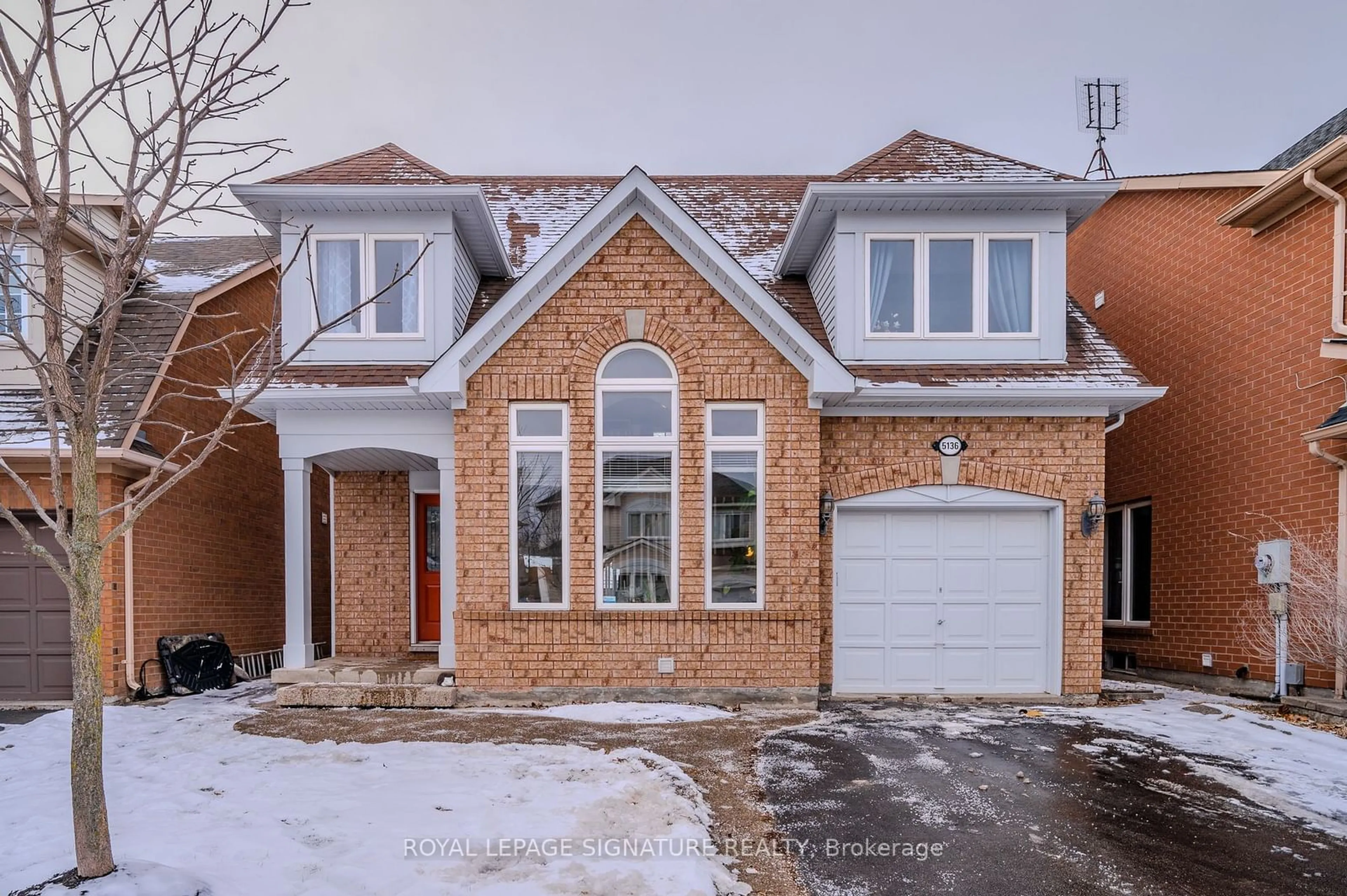 Home with brick exterior material, street for 5136 Oakley Dr, Burlington Ontario L7L 6P1