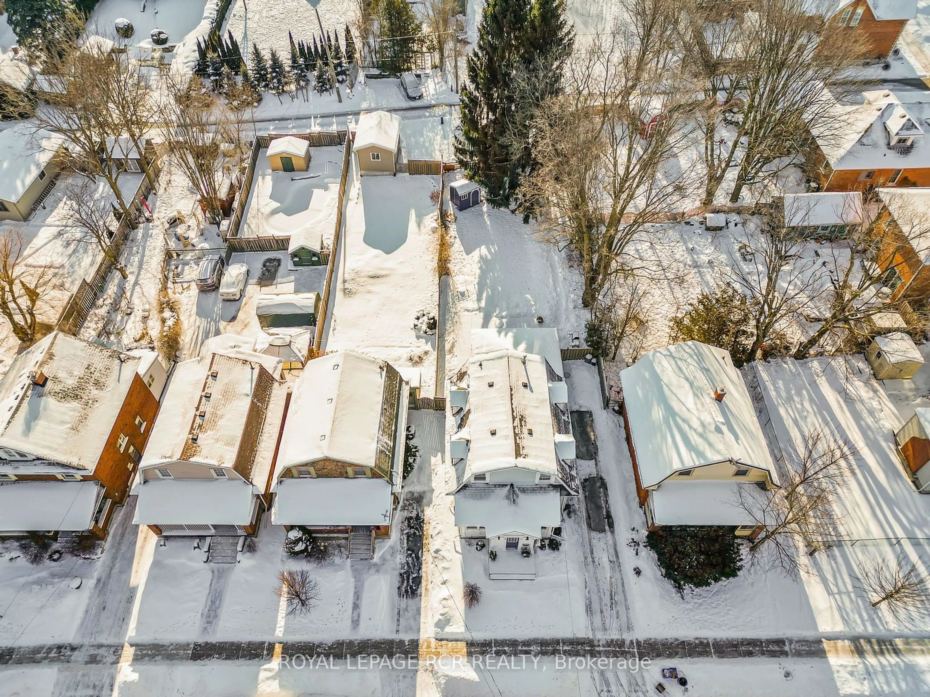 A pic from outside/outdoor area/front of a property/back of a property/a pic from drone, street for 26 Second Ave, Orangeville Ontario L9W 1H6