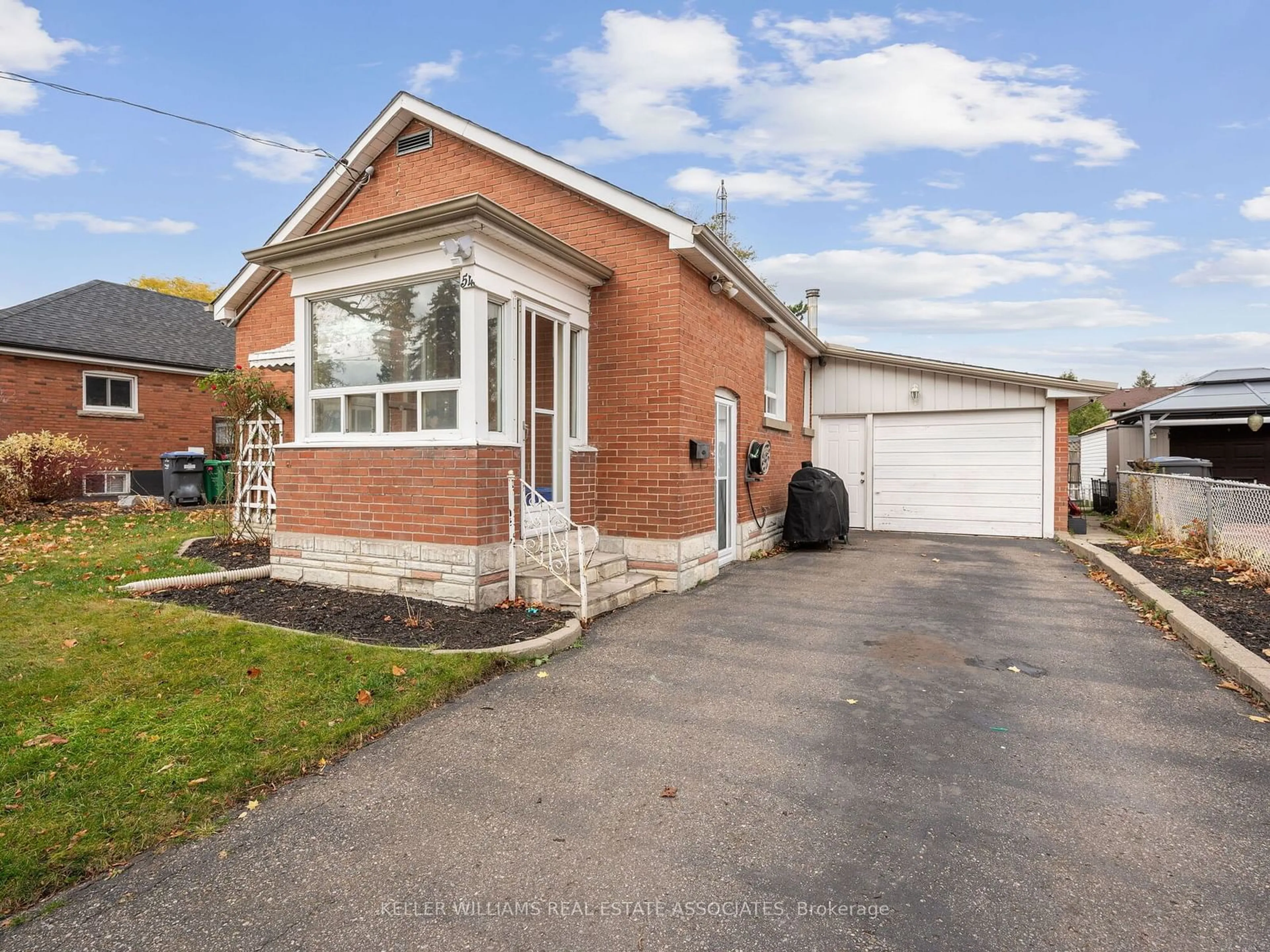 Home with brick exterior material, street for 54 Woodward Ave, Brampton Ontario L6V 1K4