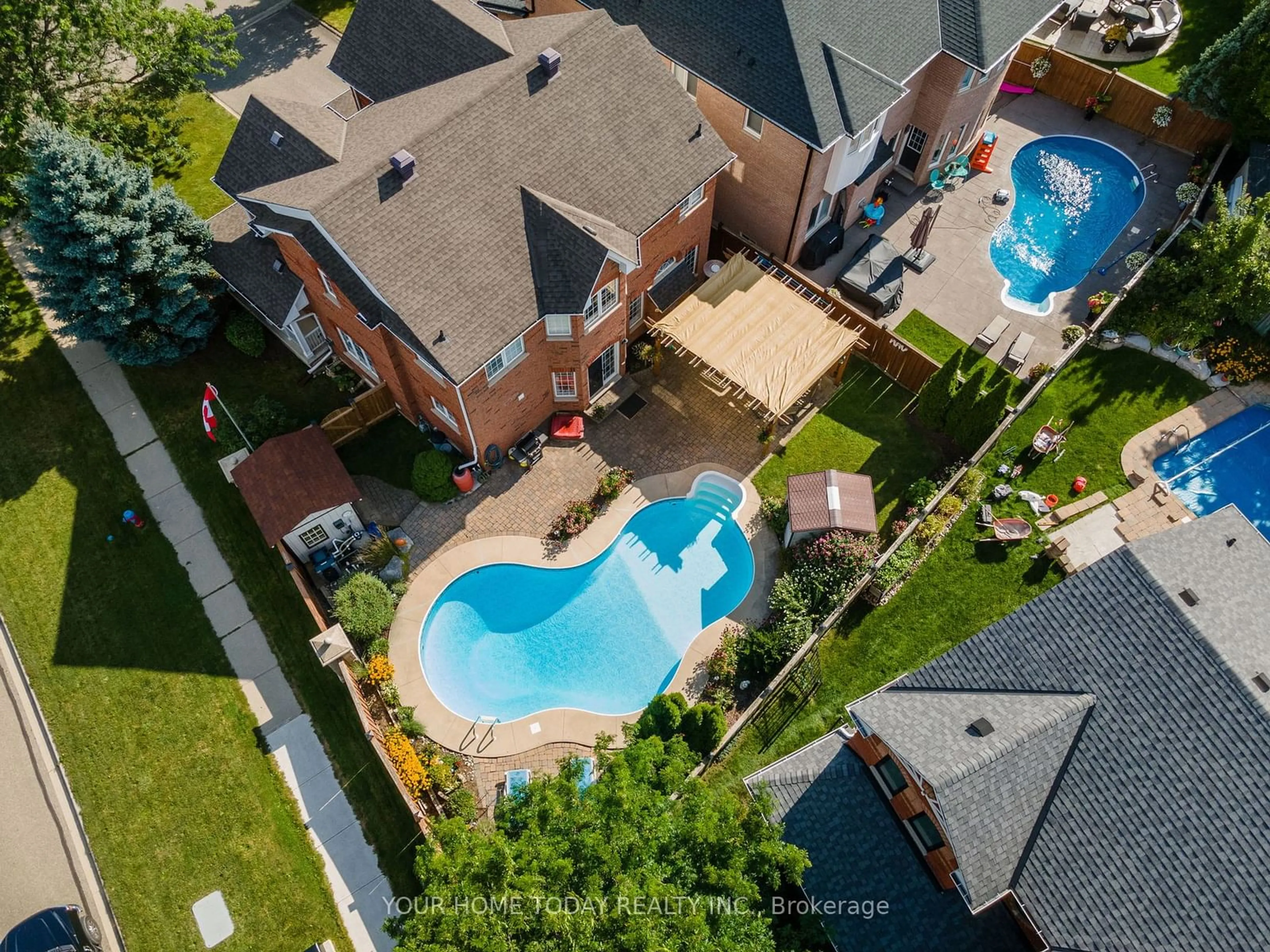 A pic from outside/outdoor area/front of a property/back of a property/a pic from drone, unknown for 1 North Ridge Cres, Halton Hills Ontario L7G 6E7