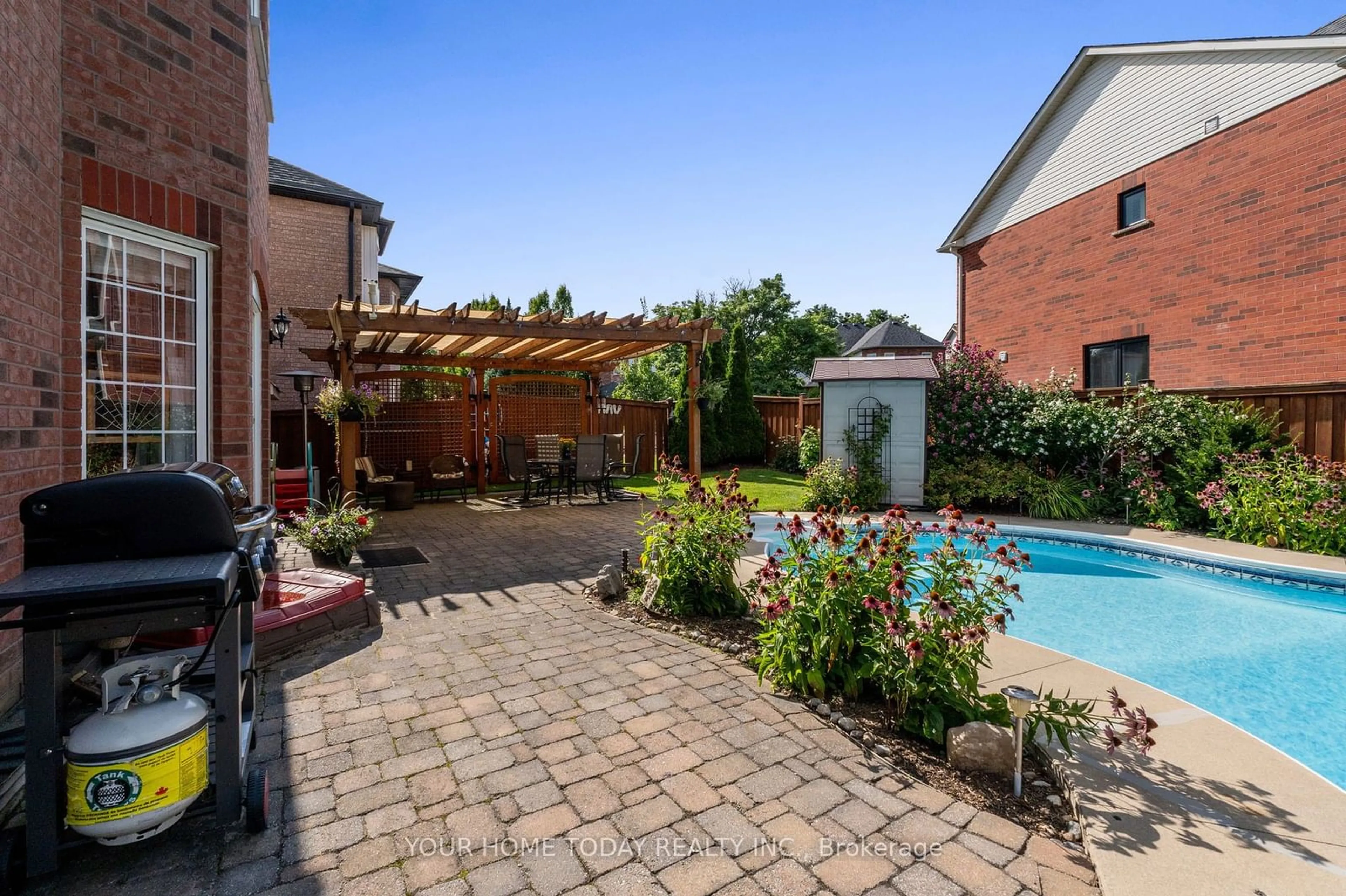 Patio, street for 1 North Ridge Cres, Halton Hills Ontario L7G 6E7