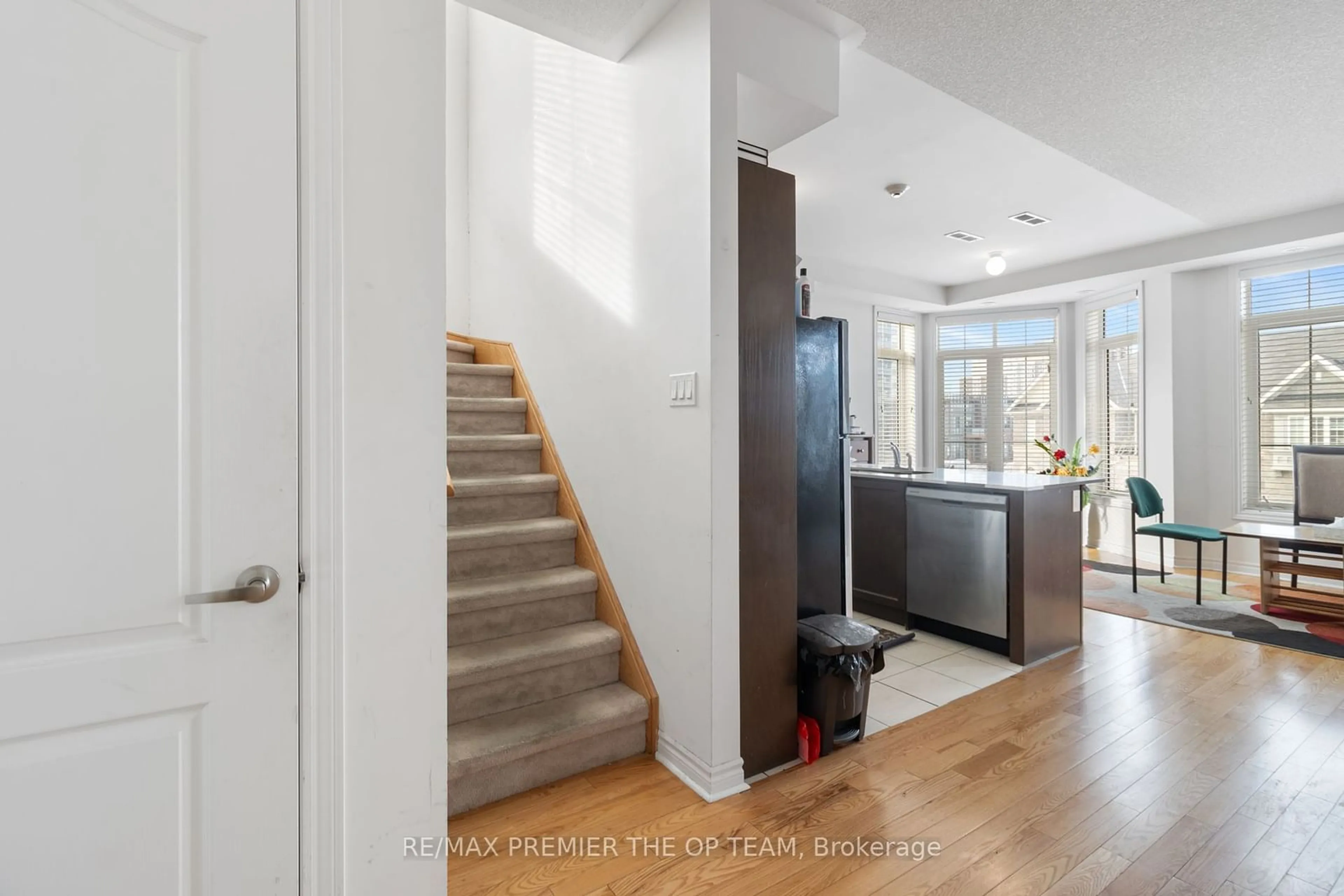 Indoor entryway for 62 Preston Meadow Ave #2, Mississauga Ontario L4Z 1B1