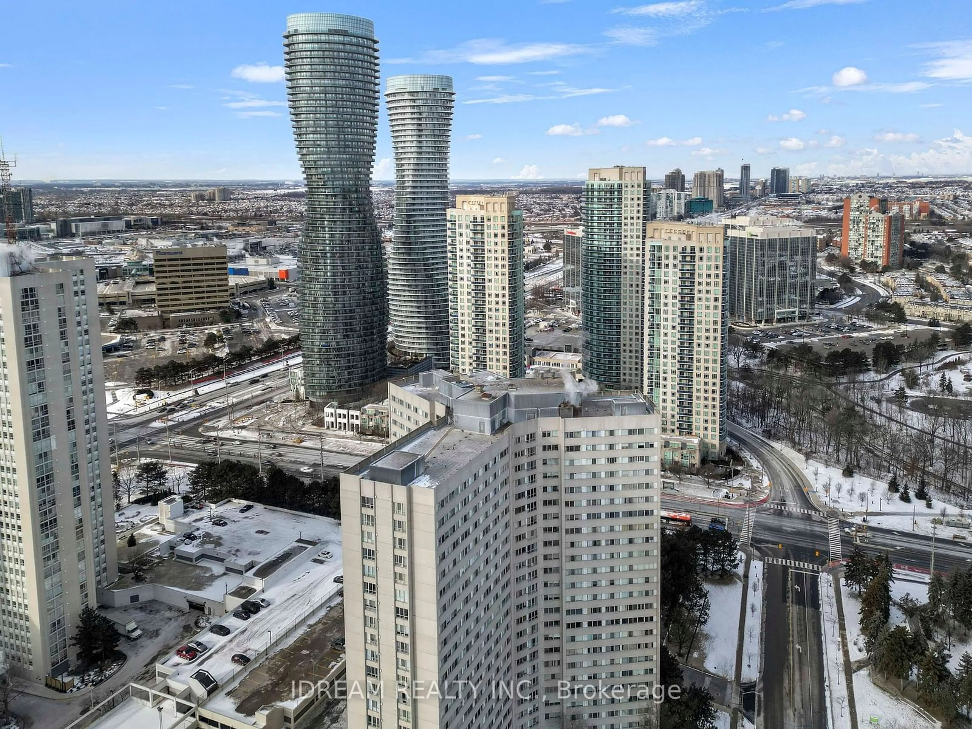 A pic from outside/outdoor area/front of a property/back of a property/a pic from drone, city buildings view from balcony for 3700 Kaneff Cres #Ph06, Mississauga Ontario L5A 4B8