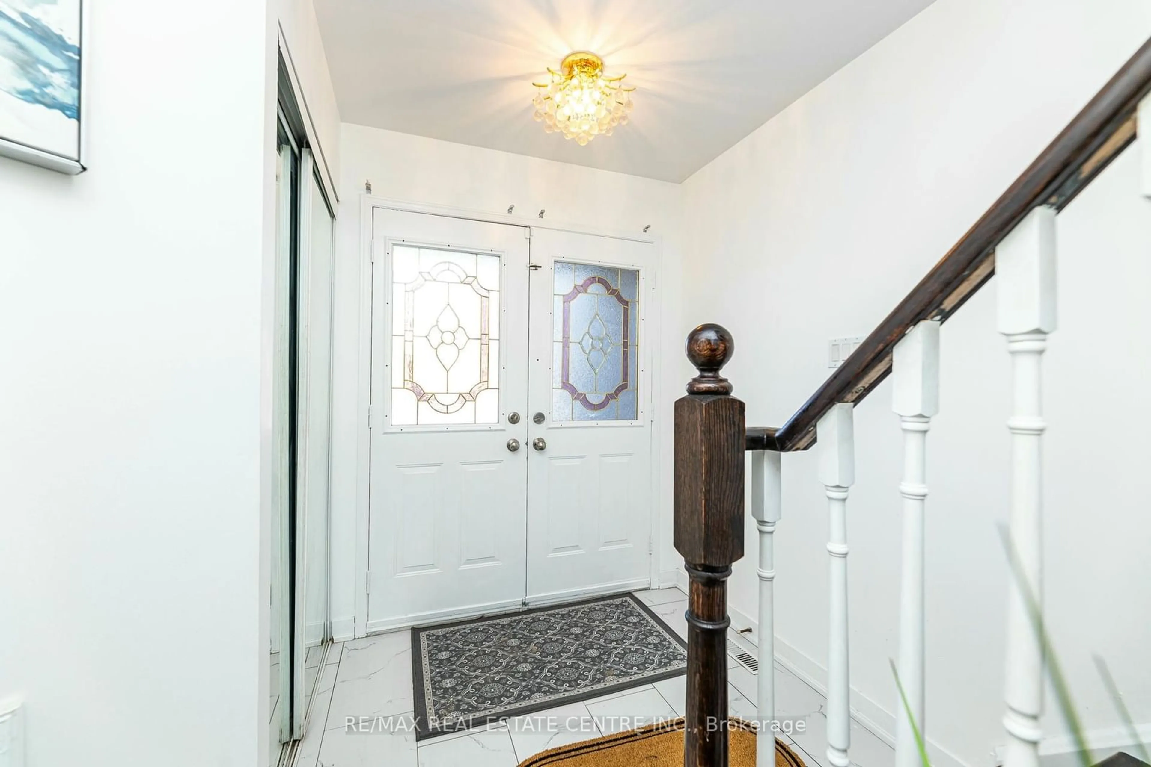 Indoor entryway for 43 Goldenlight Circ, Brampton Ontario L6X 4N6