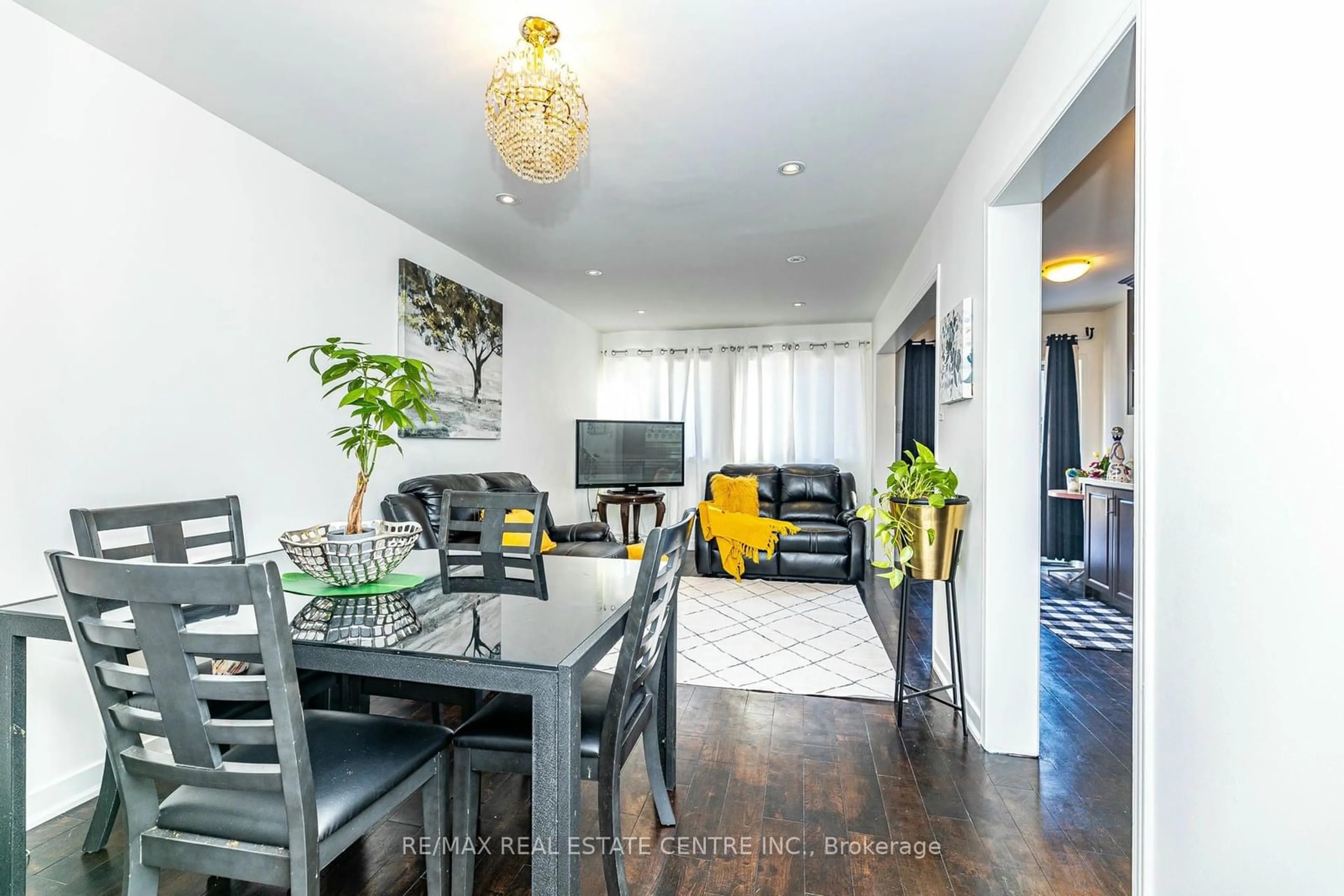 Dining room, wood/laminate floor for 43 Goldenlight Circ, Brampton Ontario L6X 4N6