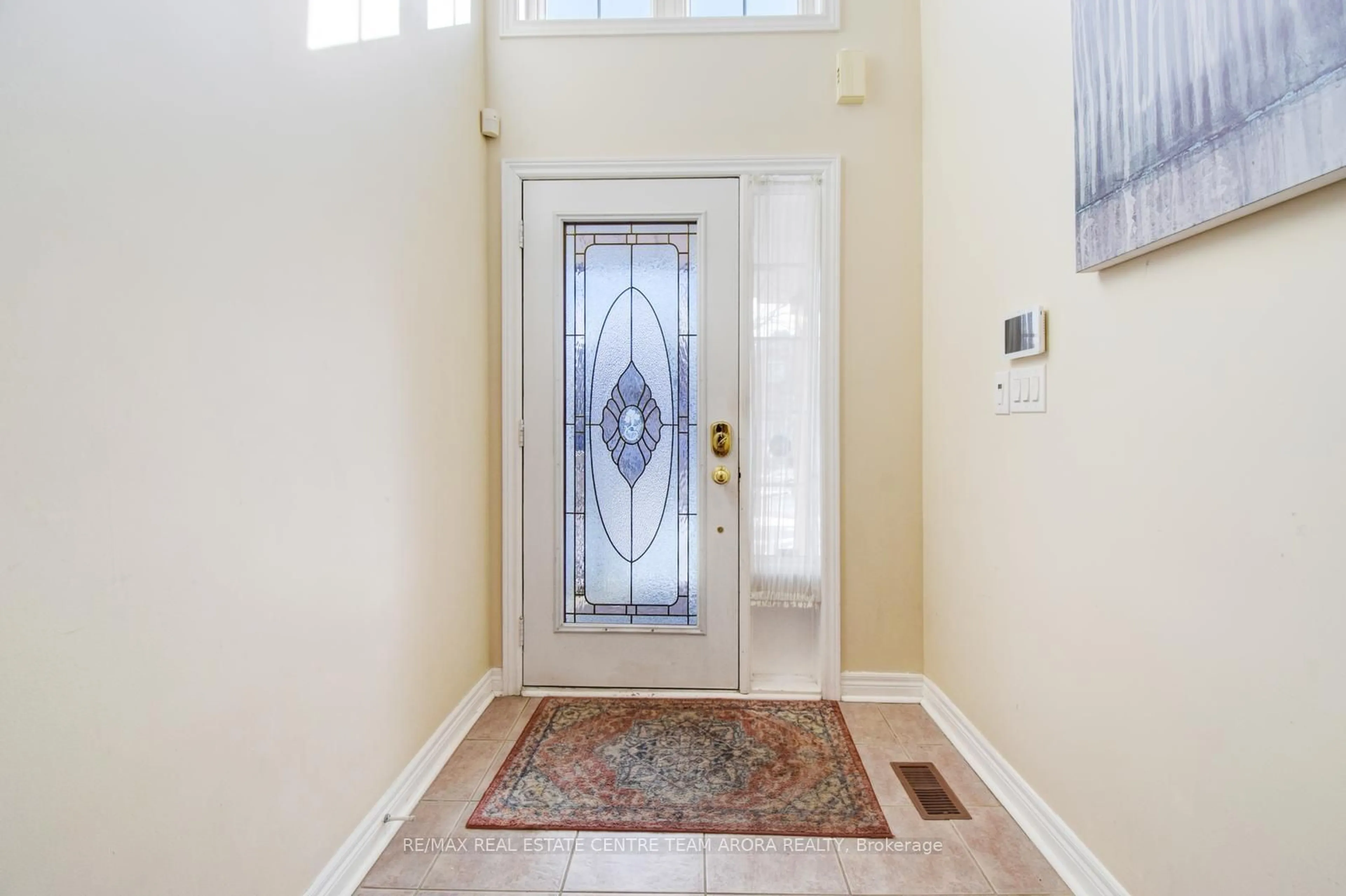 Indoor entryway for 595 Warhol Way, Mississauga Ontario L5W 1M2