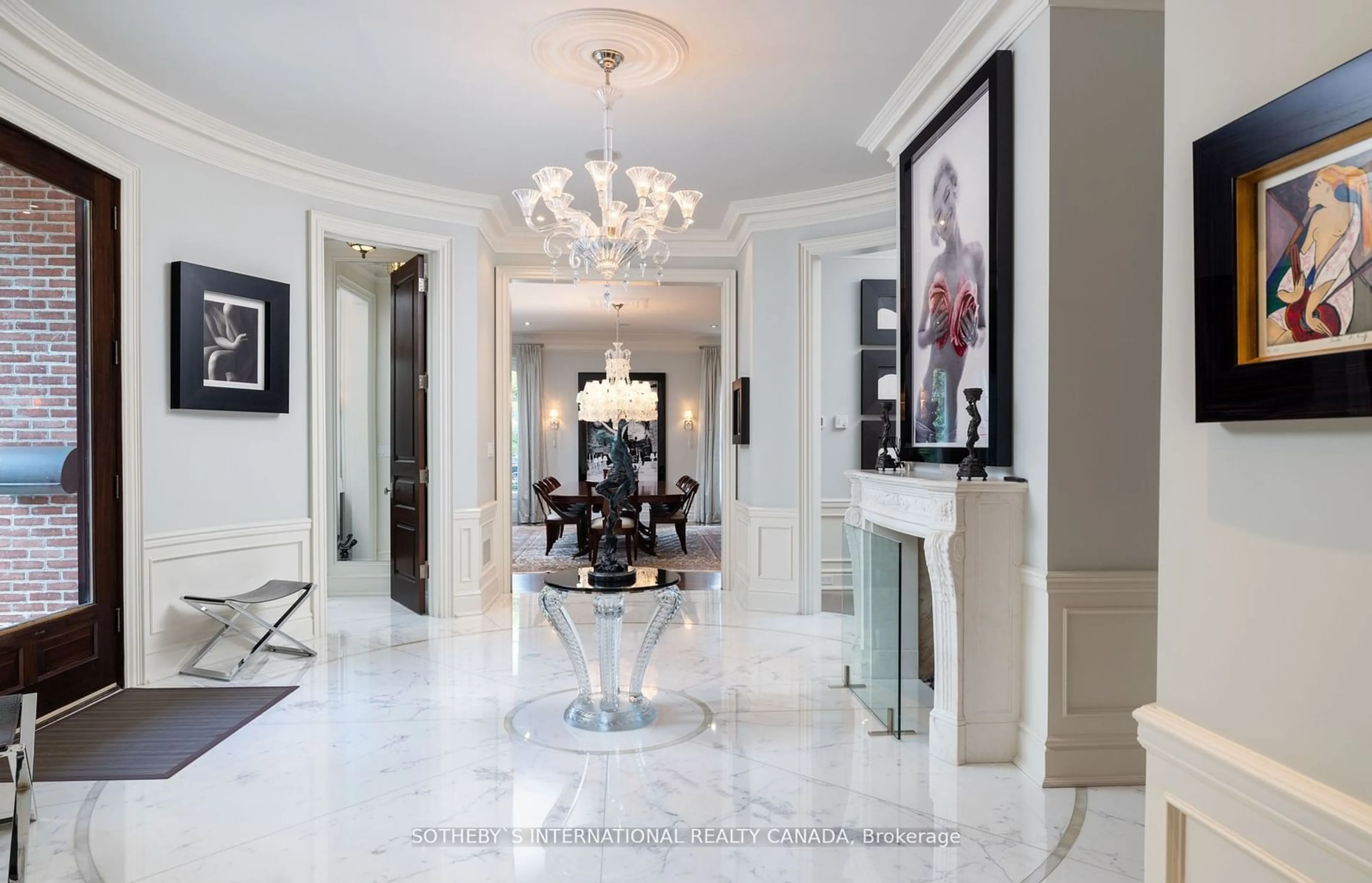 Indoor foyer for 29 Edgehill Rd, Toronto Ontario M9A 4N1