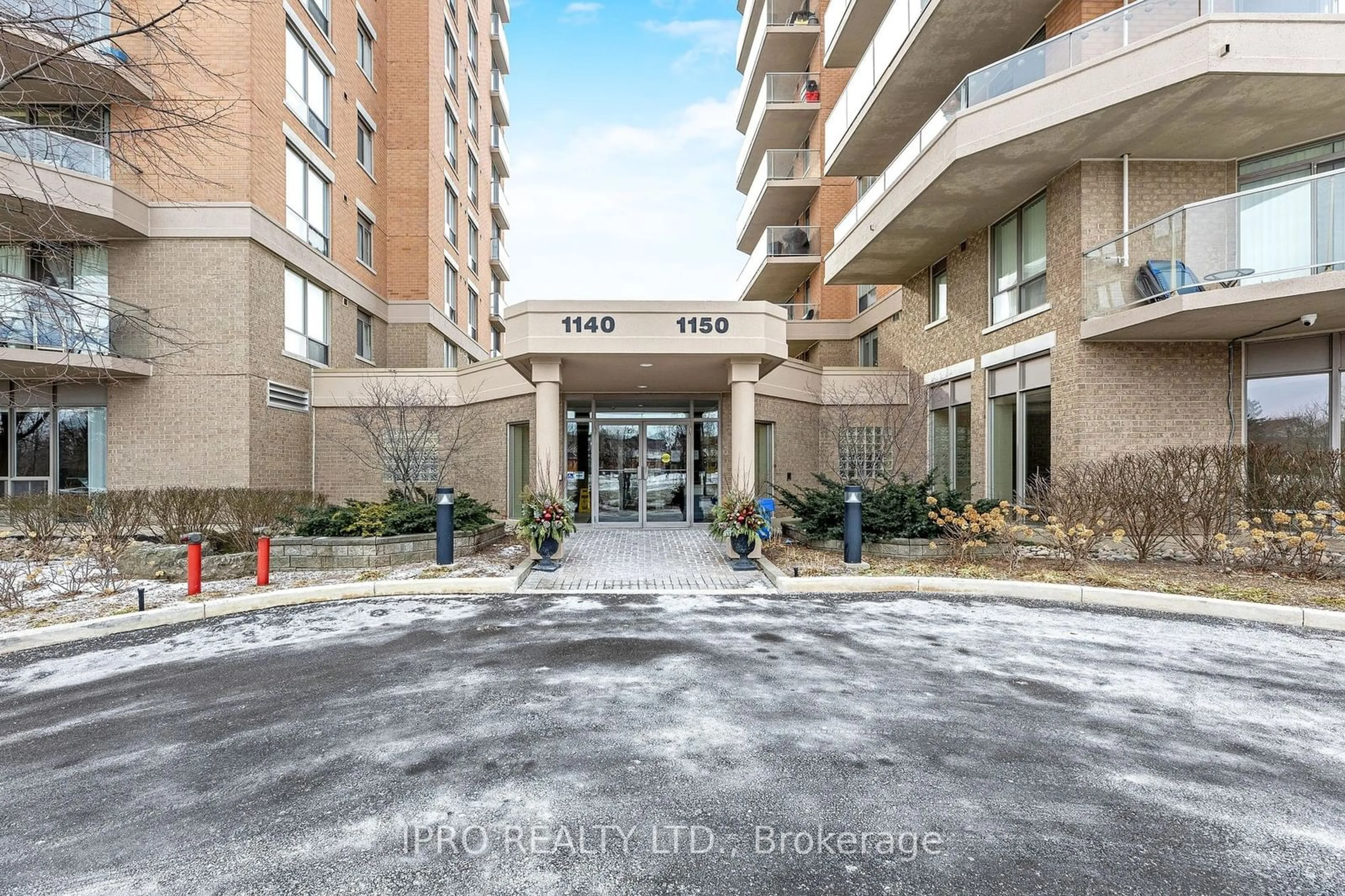 Indoor foyer for 1150 Parkwest Pl #408, Mississauga Ontario L5E 3K4