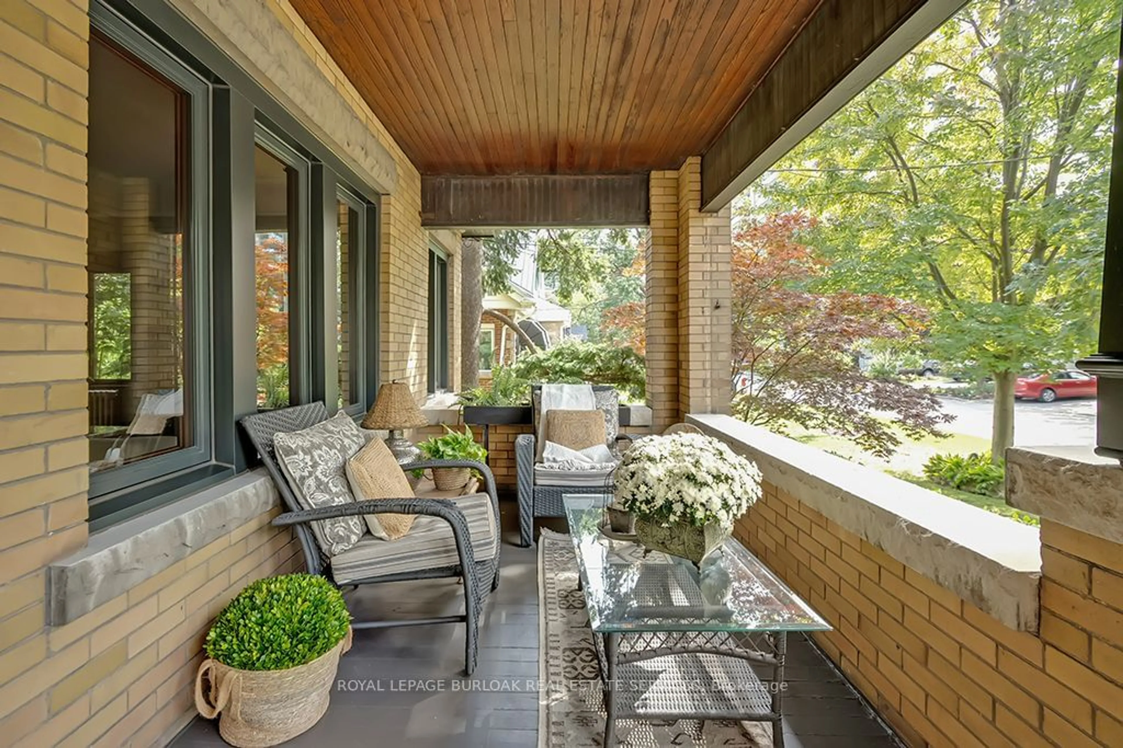 Patio, street for 389 Torrance St, Burlington Ontario L7R 2R7