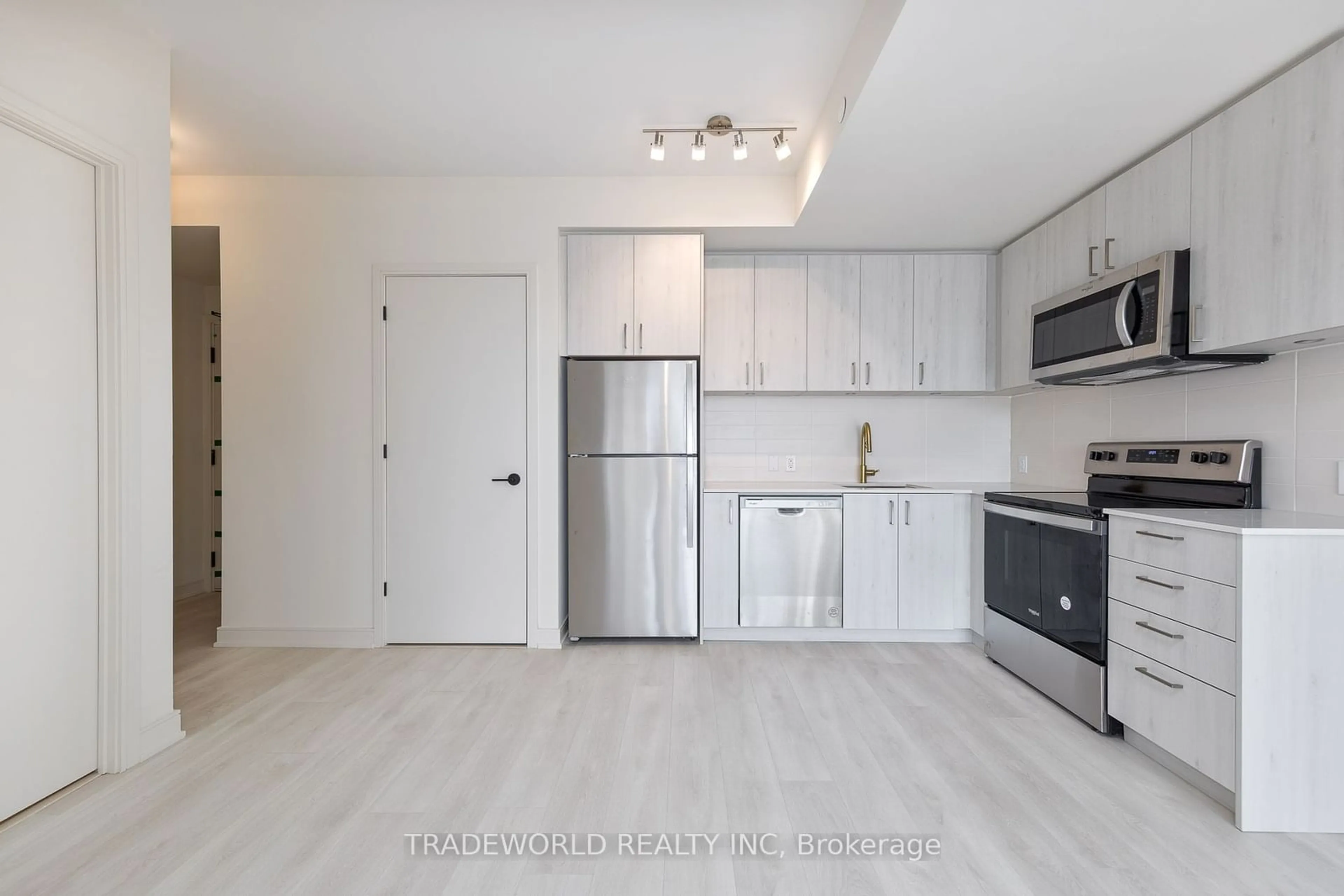 Standard kitchen, unknown for 8010 Derry Rd #403, Milton Ontario L9T 9N3