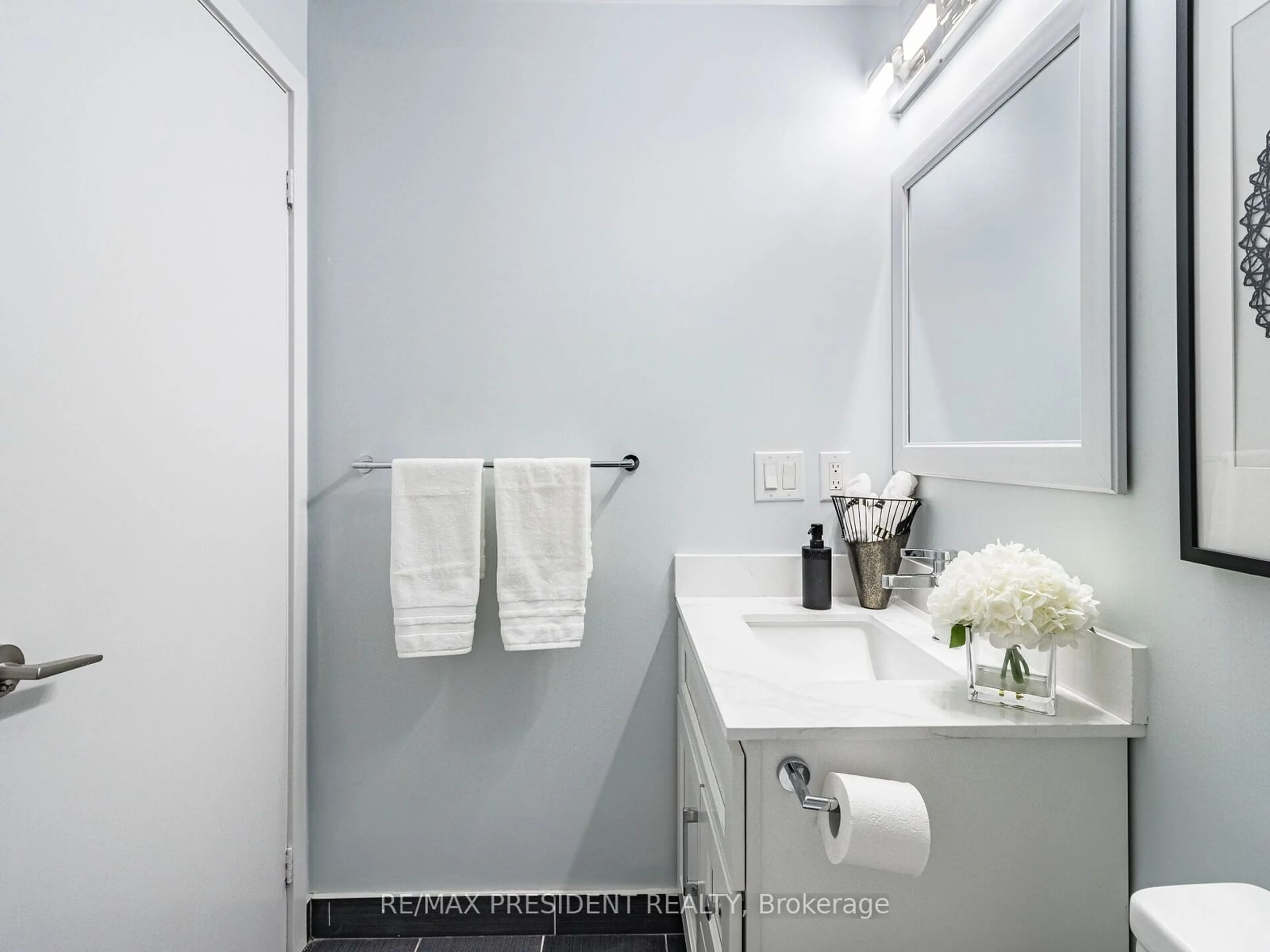 Standard bathroom, ceramic/tile floor for 20 Shore Breeze Dr #2704, Toronto Ontario M8V 0C7