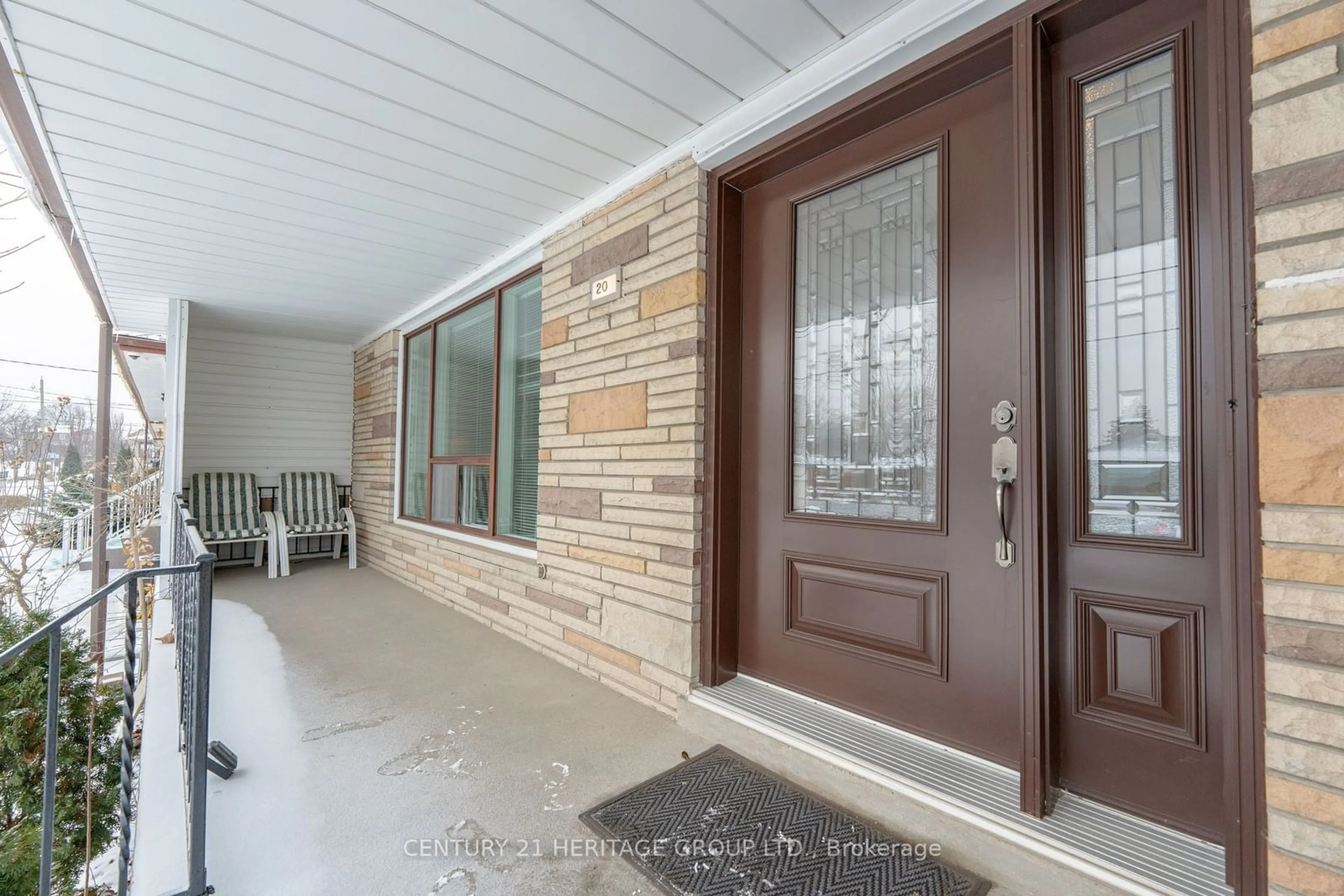 Indoor entryway for 20 Steven Ave, Toronto Ontario M6B 3L8