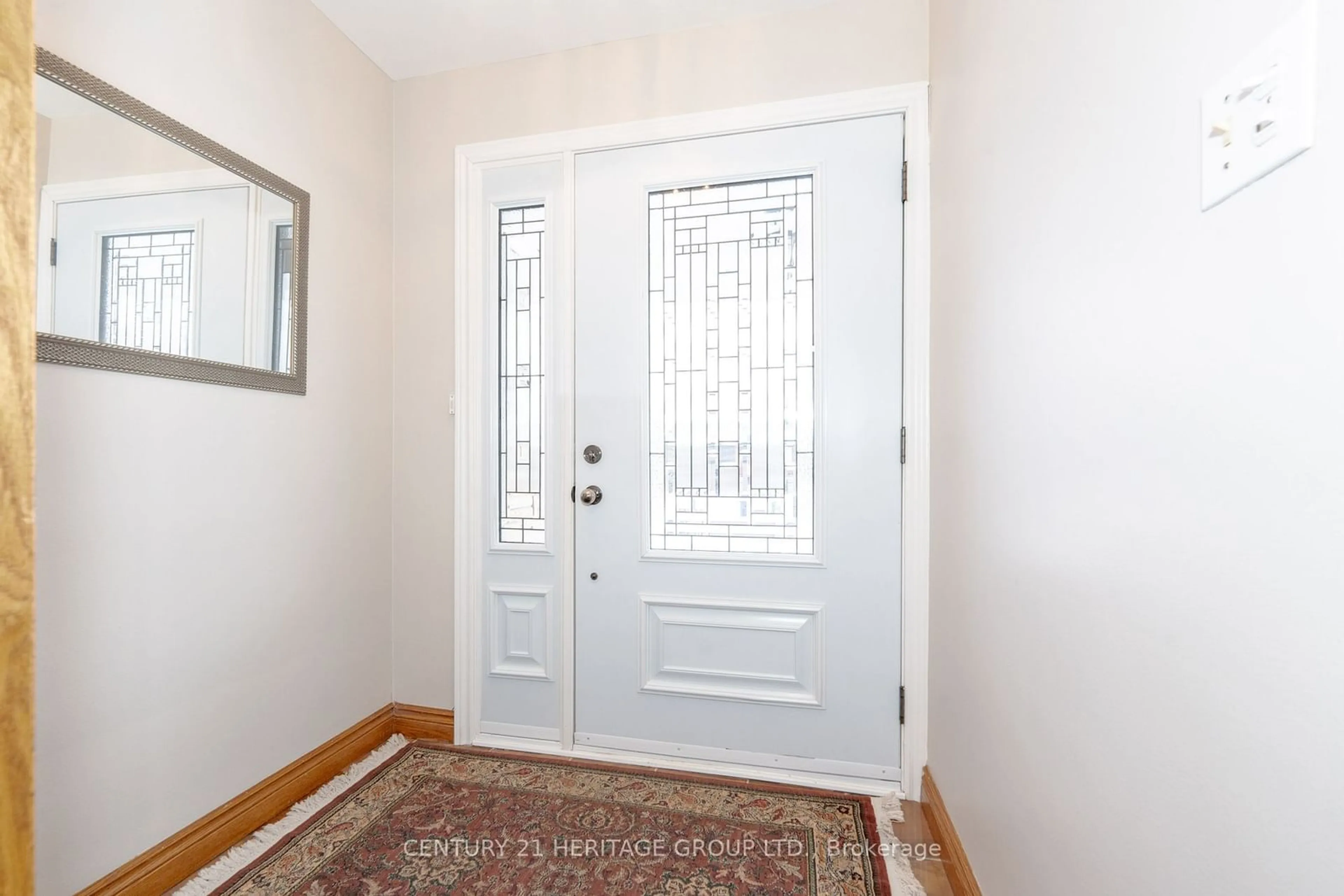 Indoor entryway for 20 Steven Ave, Toronto Ontario M6B 3L8