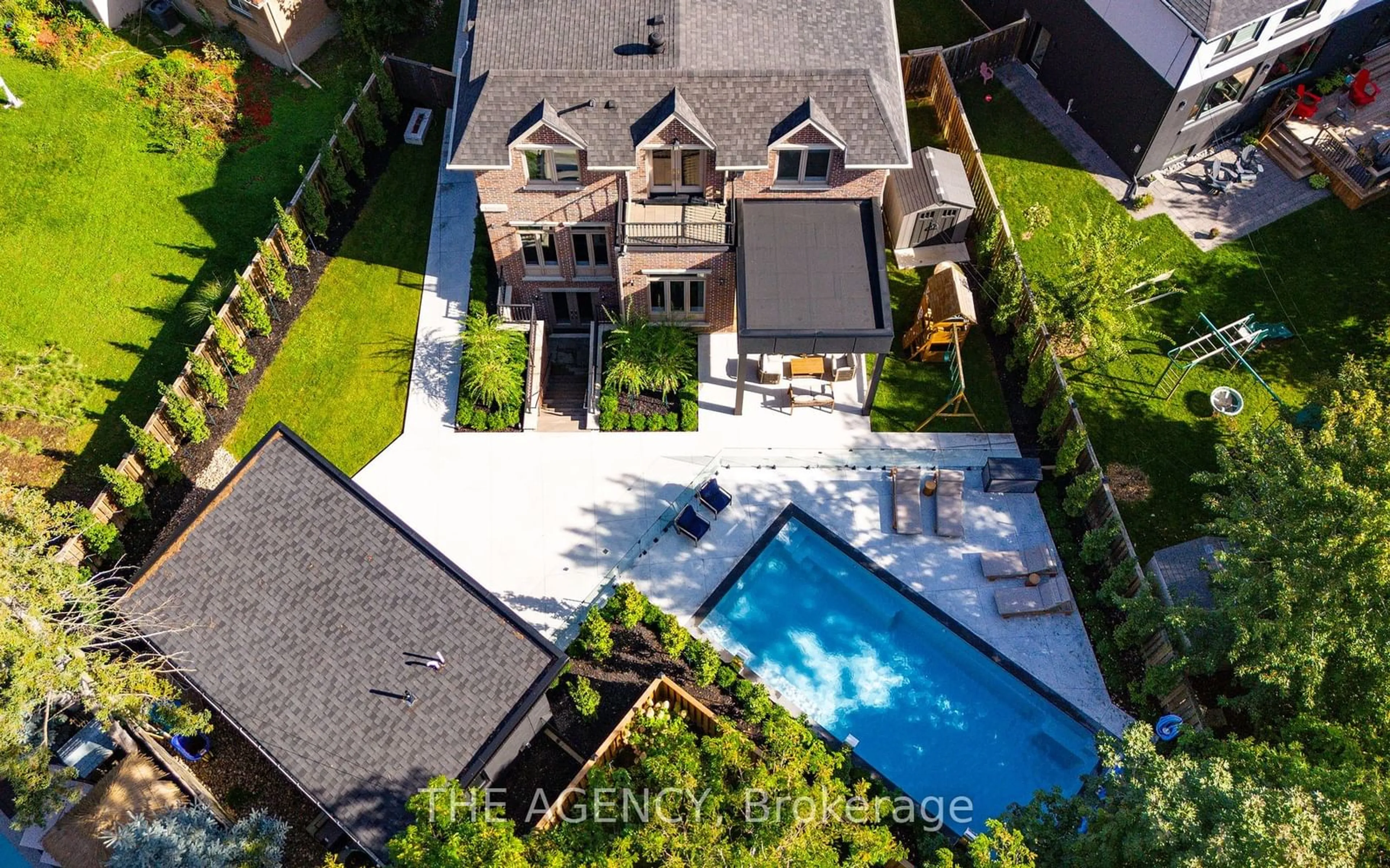 A pic from outside/outdoor area/front of a property/back of a property/a pic from drone, street for 11 Burrows Ave, Toronto Ontario M9B 4W8