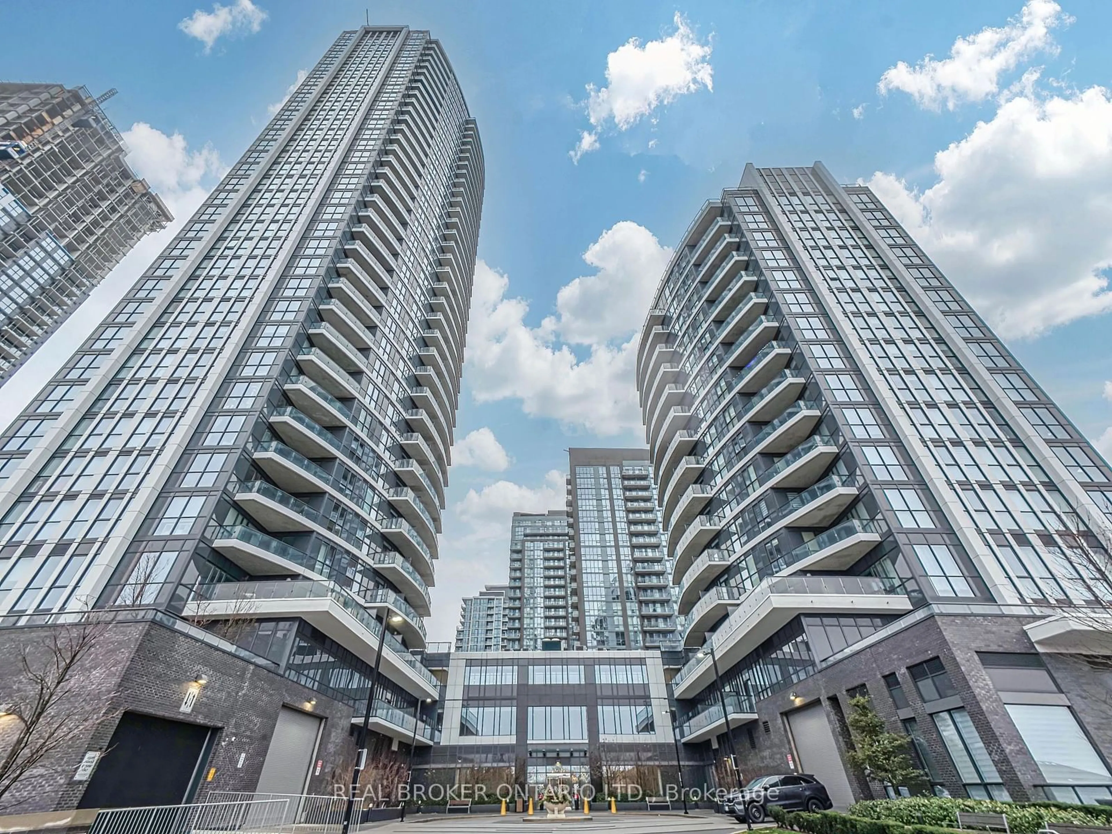 Indoor foyer for 65 Watergarden Dr #1007, Mississauga Ontario L5R 0G9