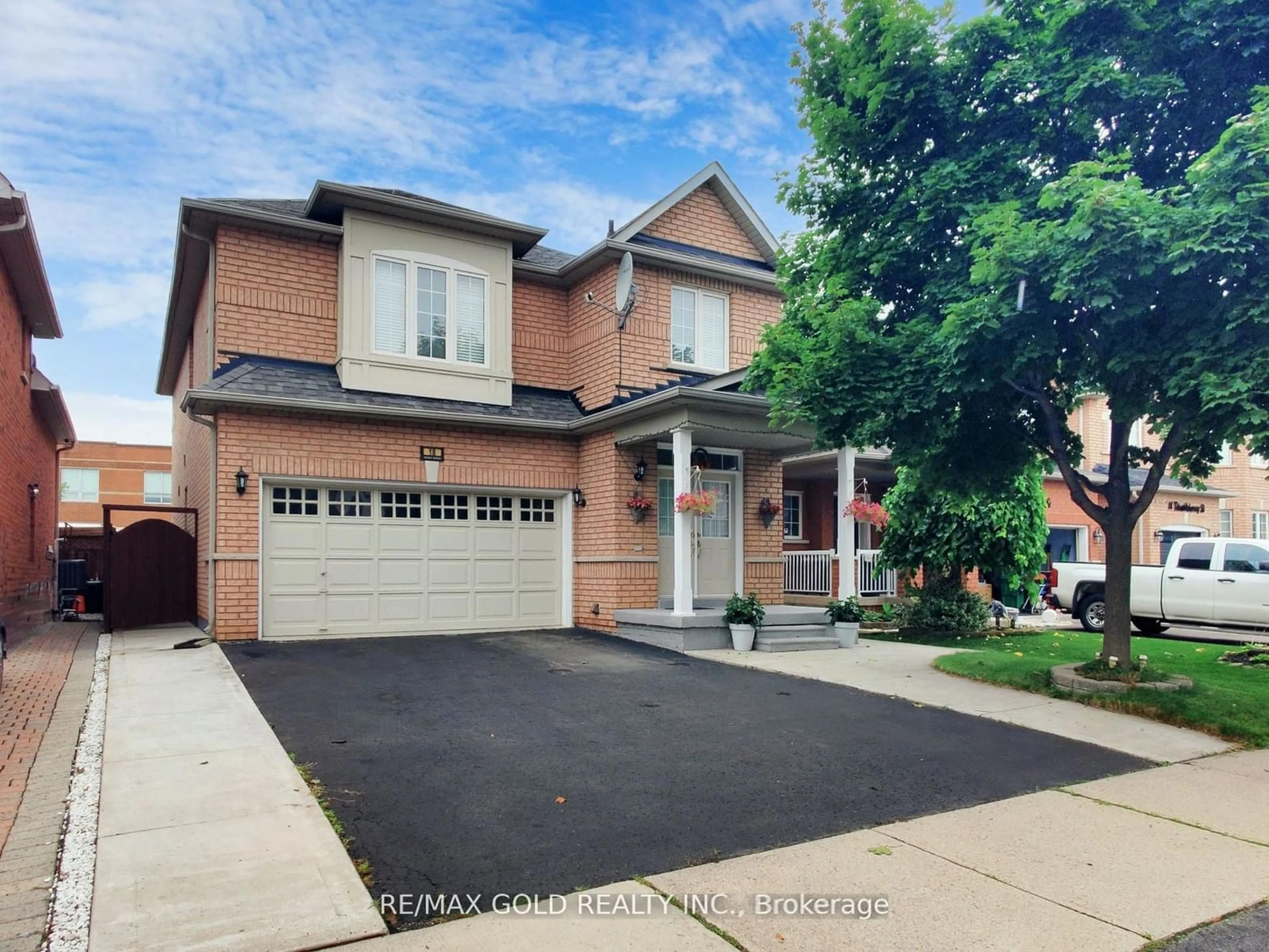 Home with brick exterior material, street for 18 Thimbleberry St, Brampton Ontario L7A 3L3