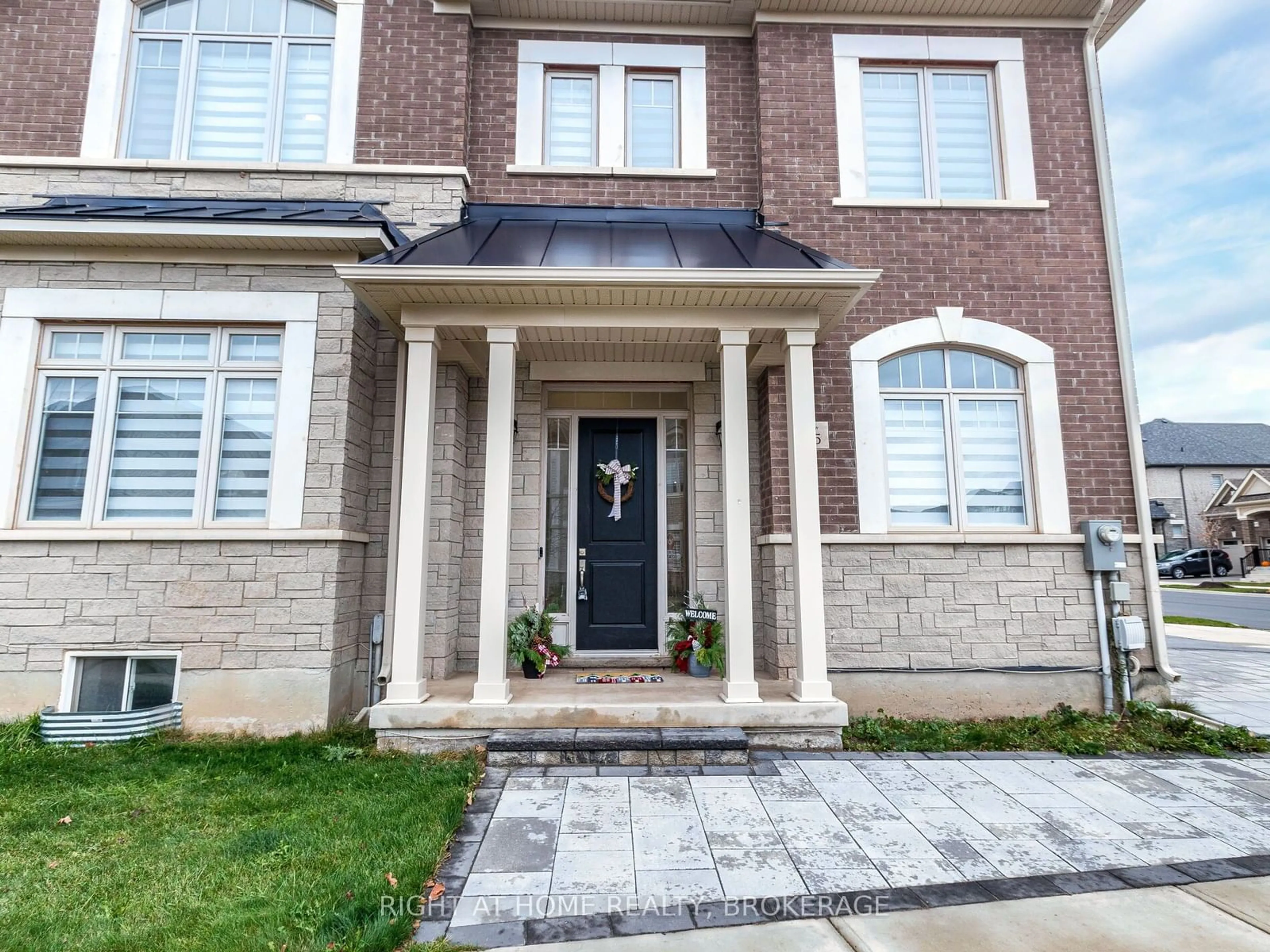 Home with brick exterior material, street for 95 Viva Gdns, Oakville Ontario L6H 0Z2