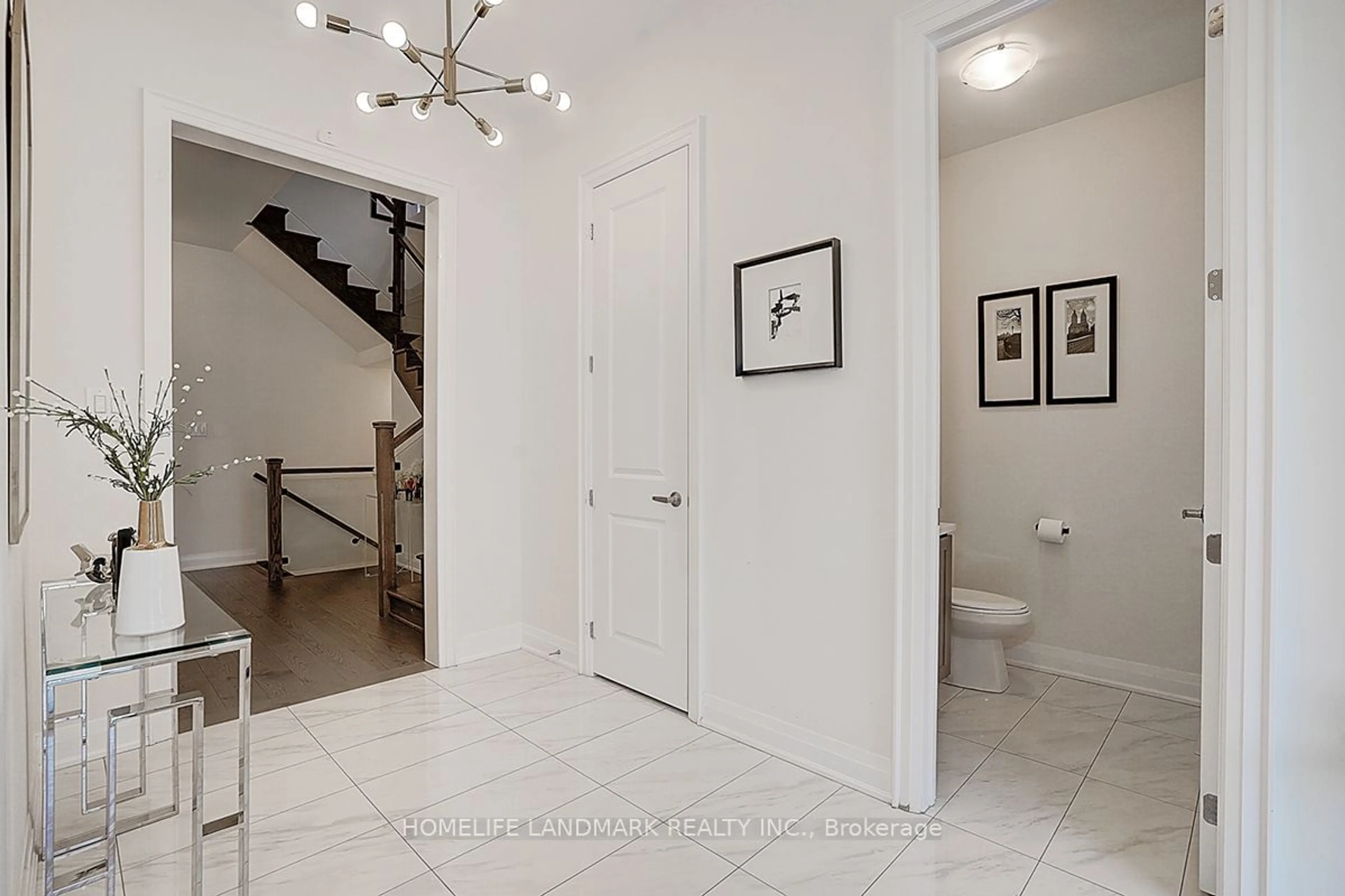 Indoor foyer for 2441 Irene Cres, Oakville Ontario L6M 5M2