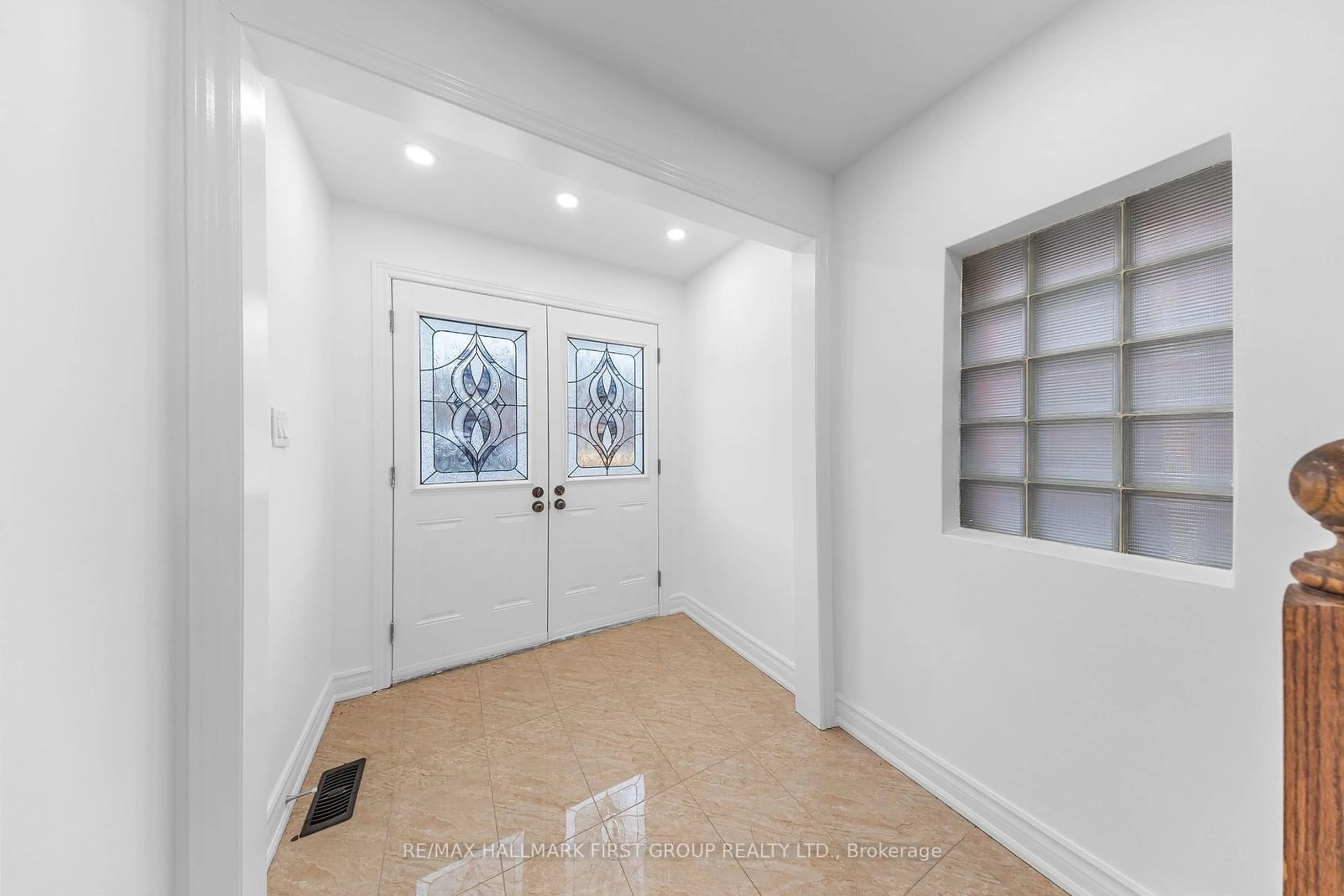 Indoor entryway for 48 Macdonell Ave, Toronto Ontario M6R 2A2