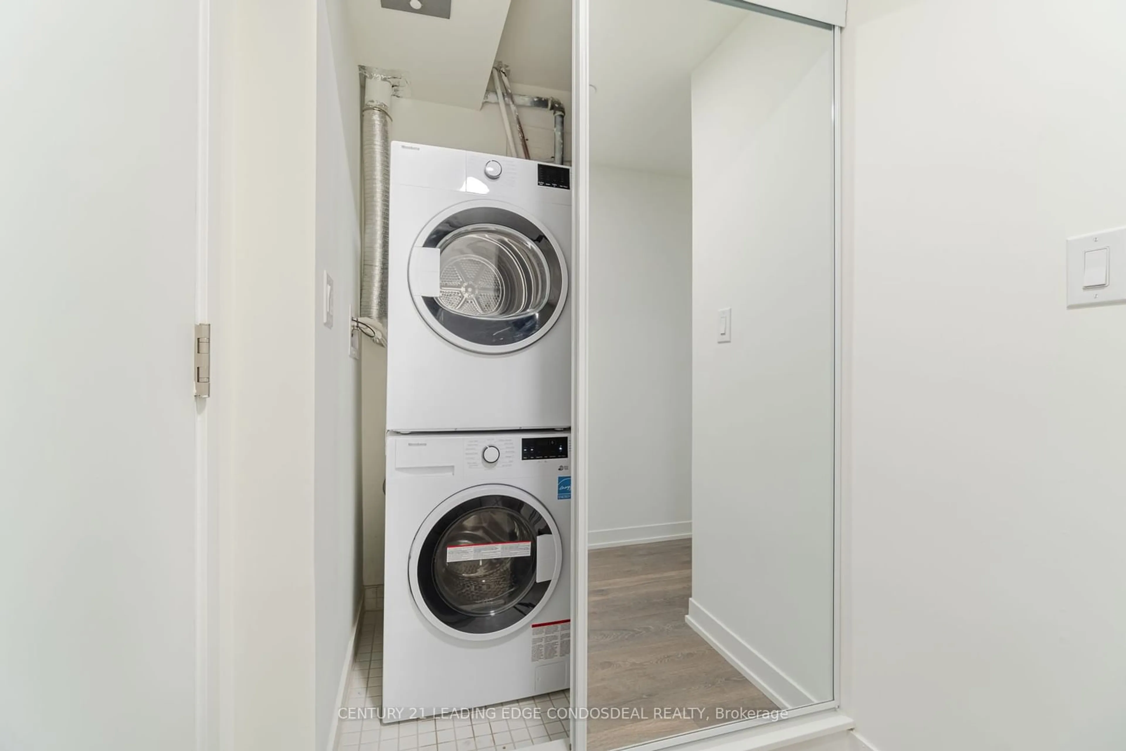 Laundry room for 135 Canon Jackson Dr #109, Toronto Ontario M6M 0C3