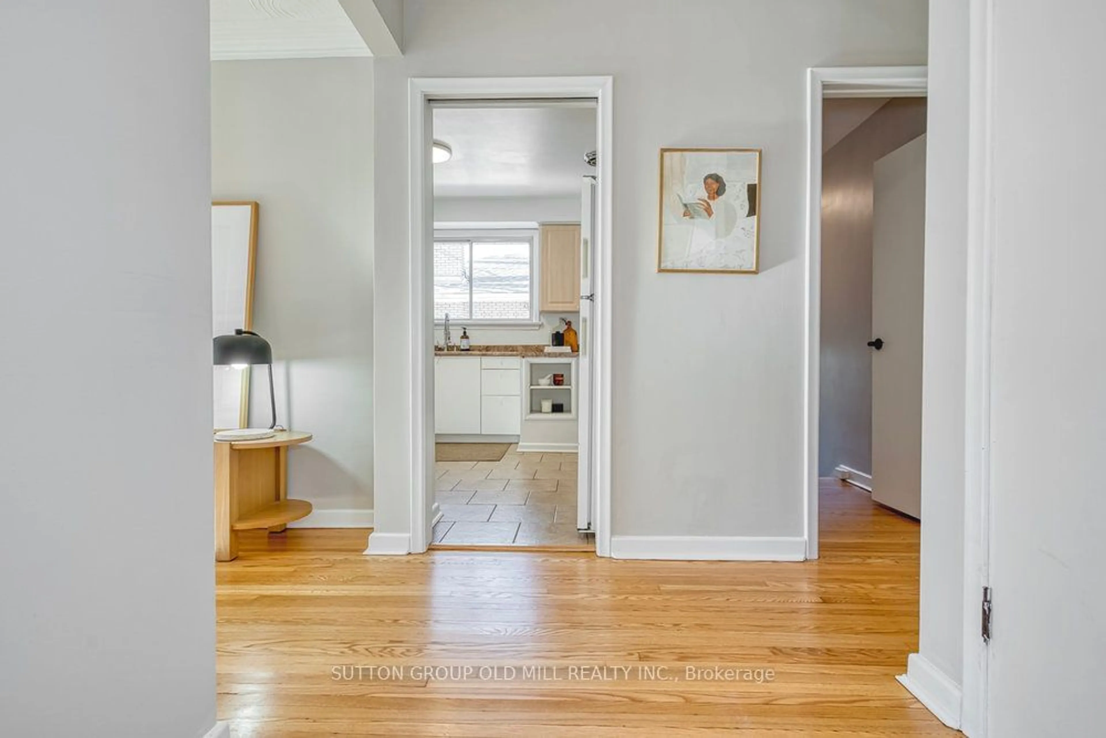 Indoor entryway for 164 Chapman Rd, Toronto Ontario M9P 1G4