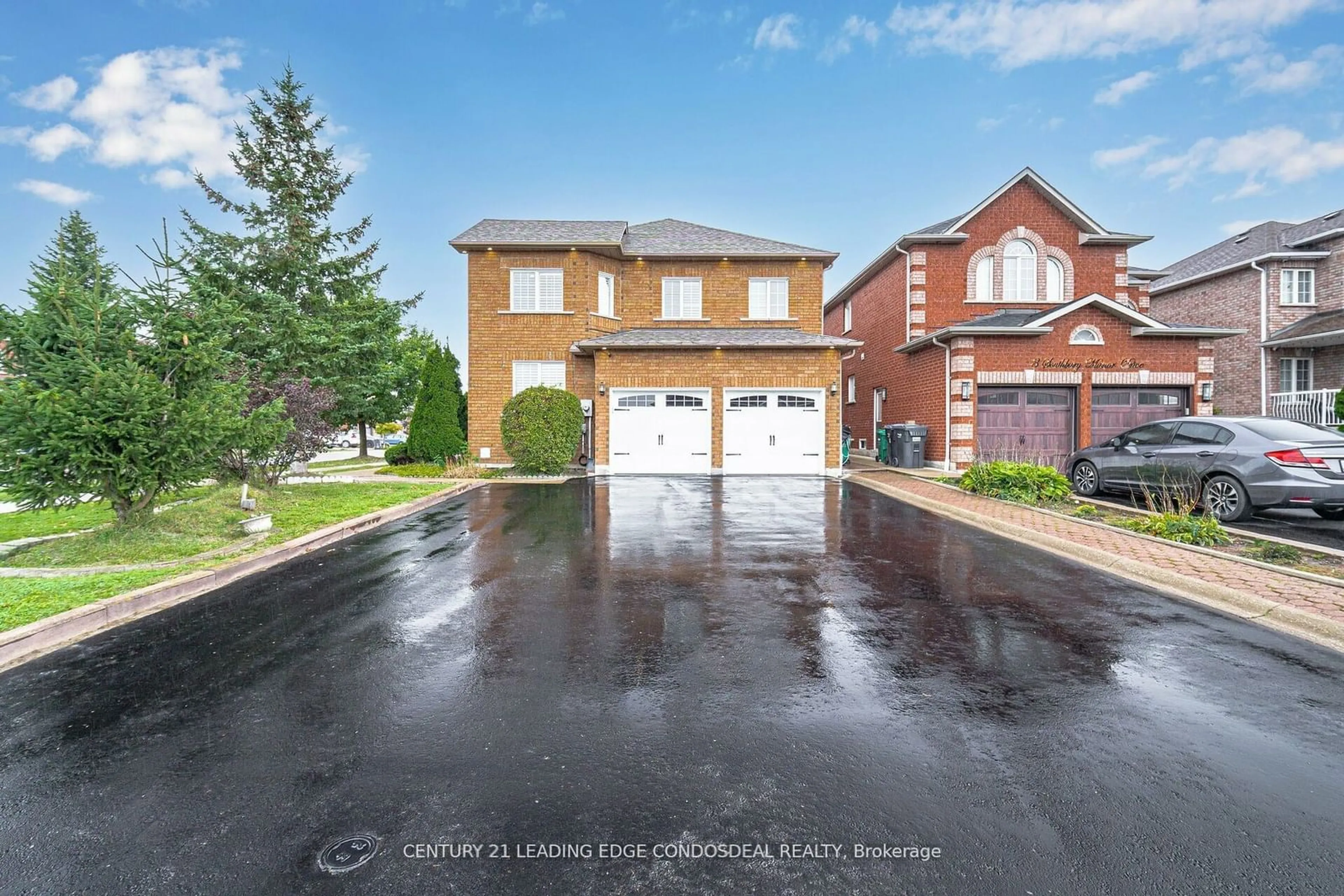 A pic from outside/outdoor area/front of a property/back of a property/a pic from drone, street for 321 Landsbridge St, Caledon Ontario L7E 1X7