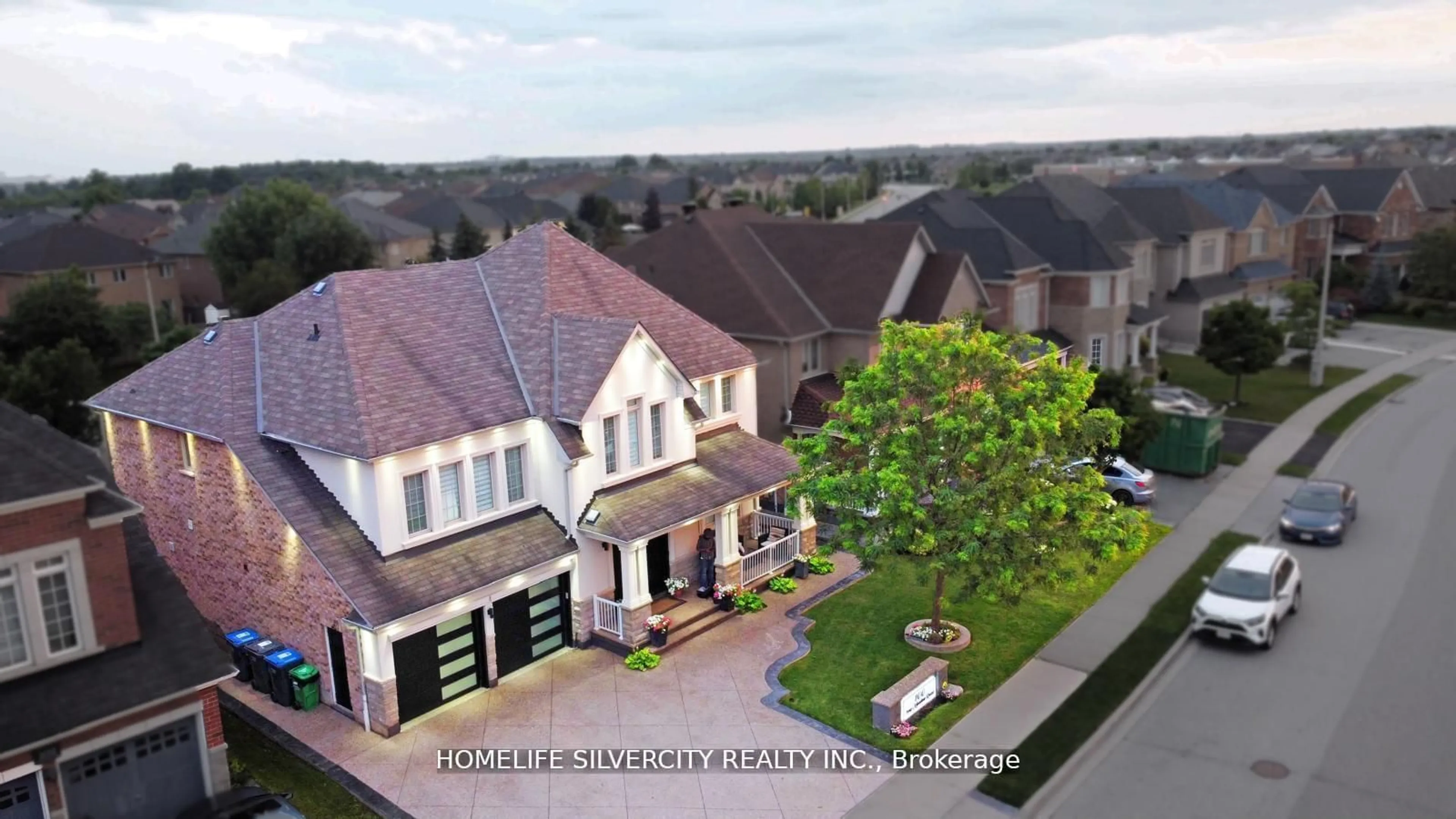 A pic from outside/outdoor area/front of a property/back of a property/a pic from drone, street for 100 Long Meadow Rd, Brampton Ontario L6P 2H7