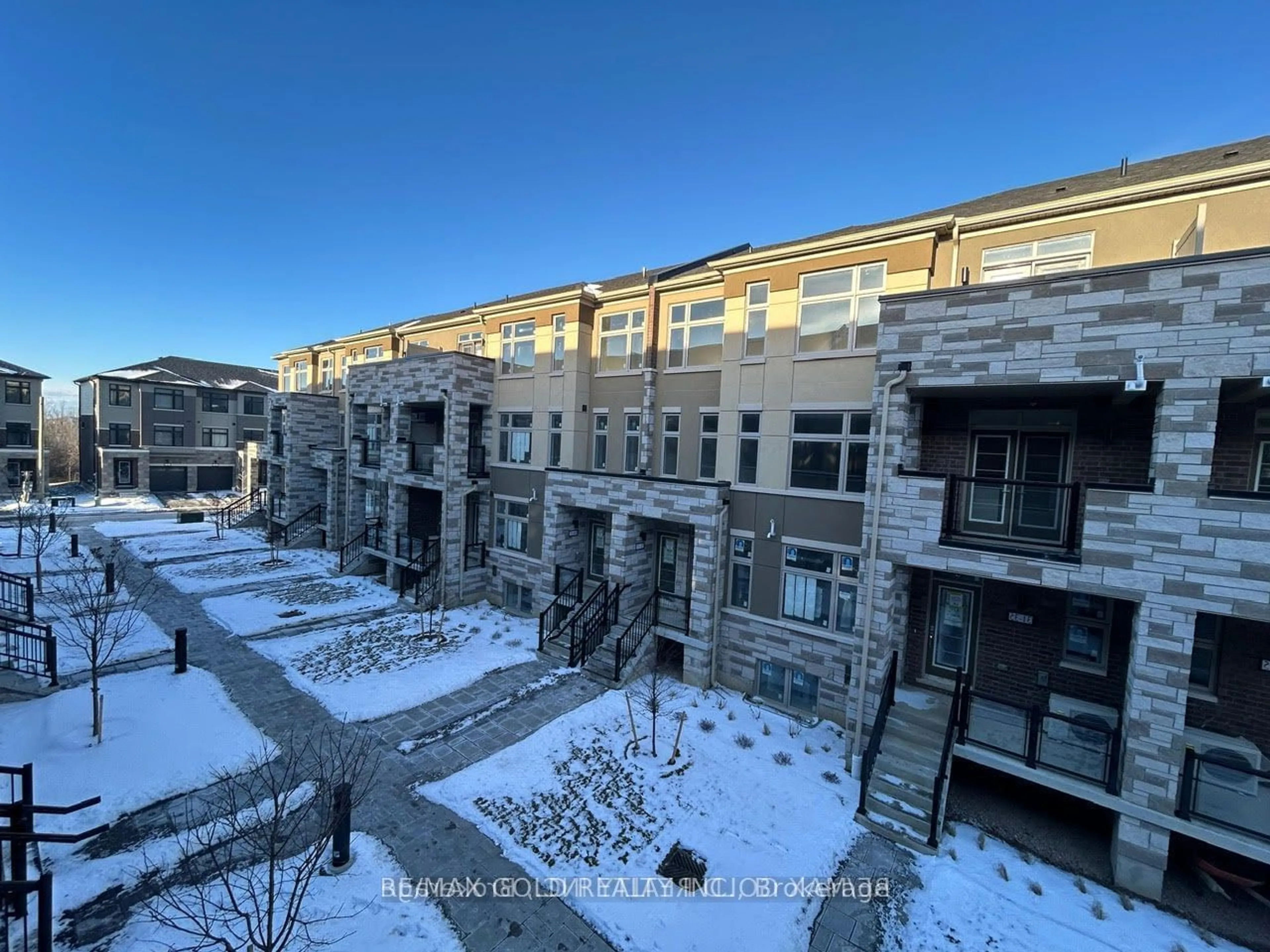 A pic from outside/outdoor area/front of a property/back of a property/a pic from drone, unknown for 35 Fieldridge Cres, Brampton Ontario