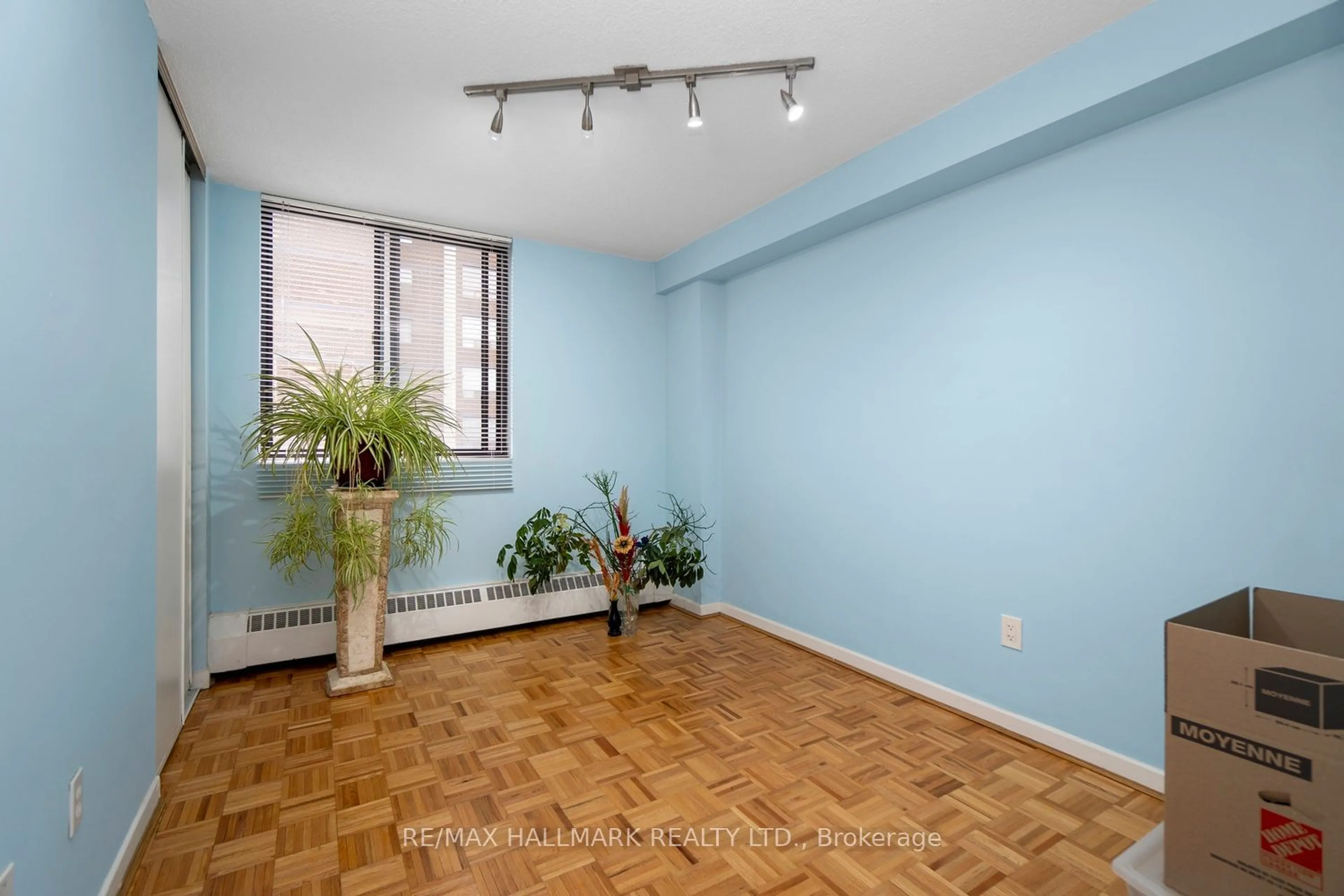 A pic of a room for 2542 Argyle Rd #801, Mississauga Ontario L5B 2H5