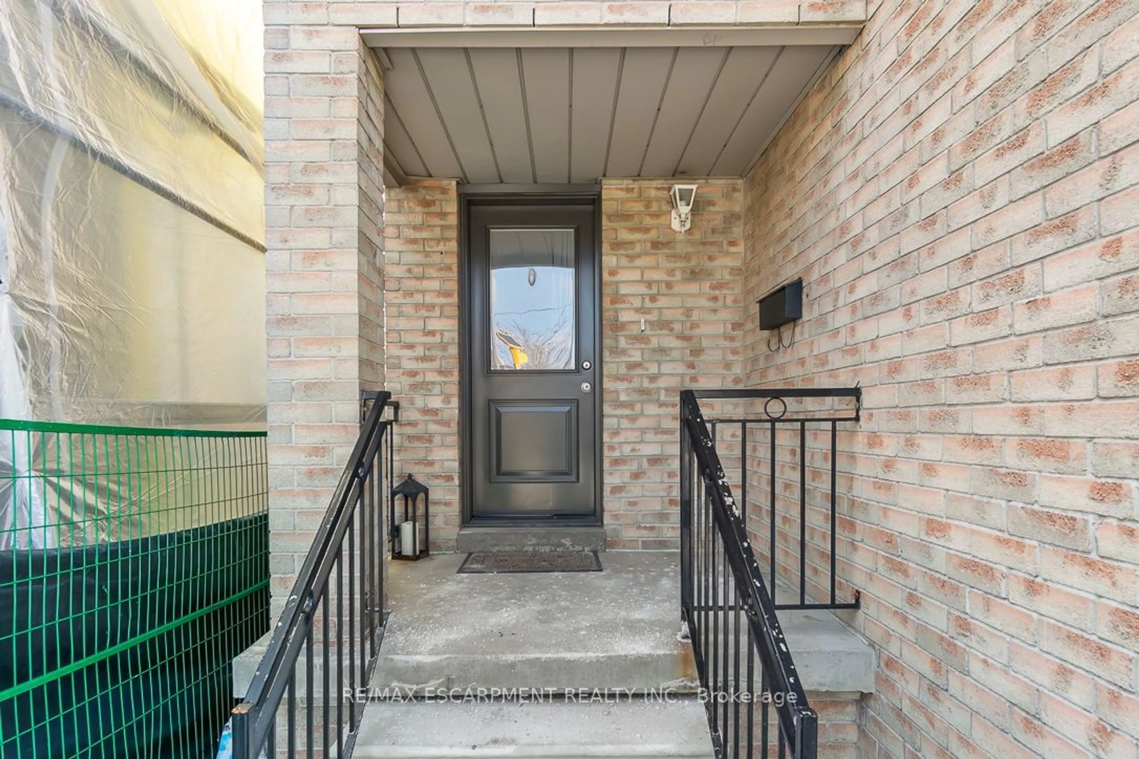 Indoor entryway for 103 Bernice Cres, Toronto Ontario M6N 1W7