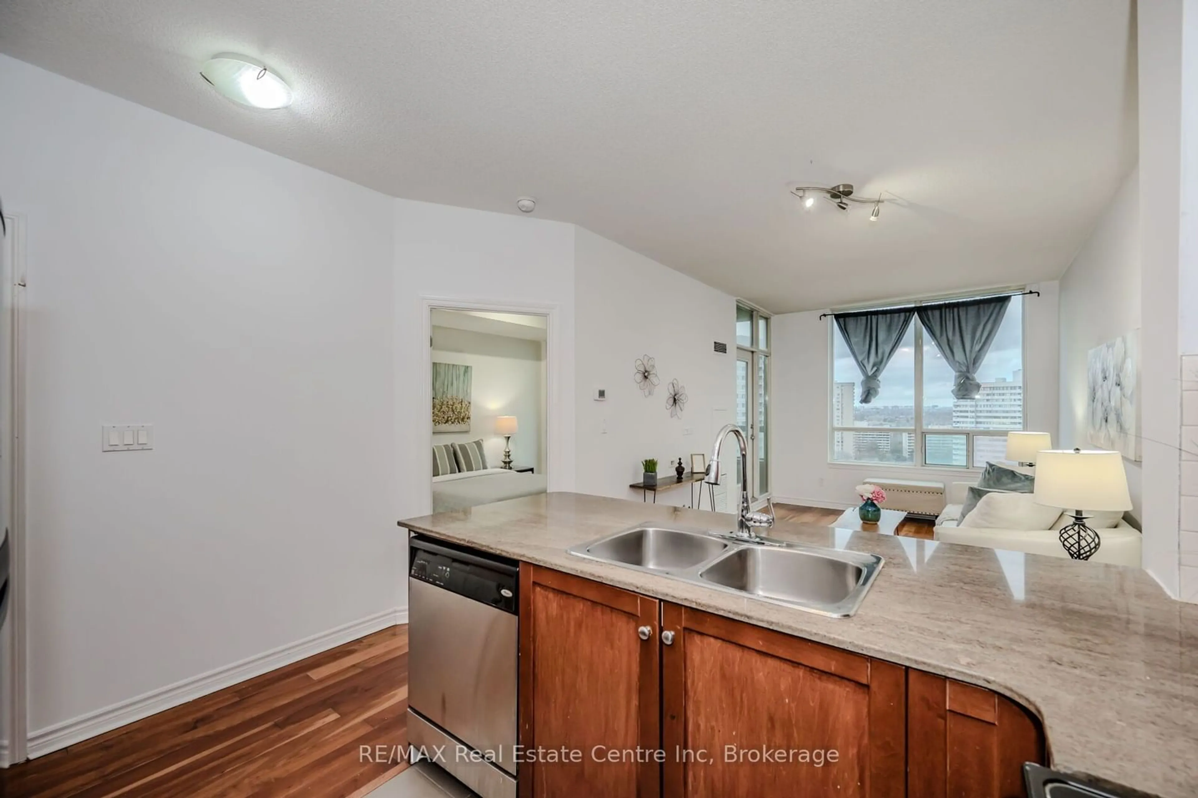 Open concept kitchen, unknown for 3504 Hurontario St #1510, Mississauga Ontario L5B 0B9