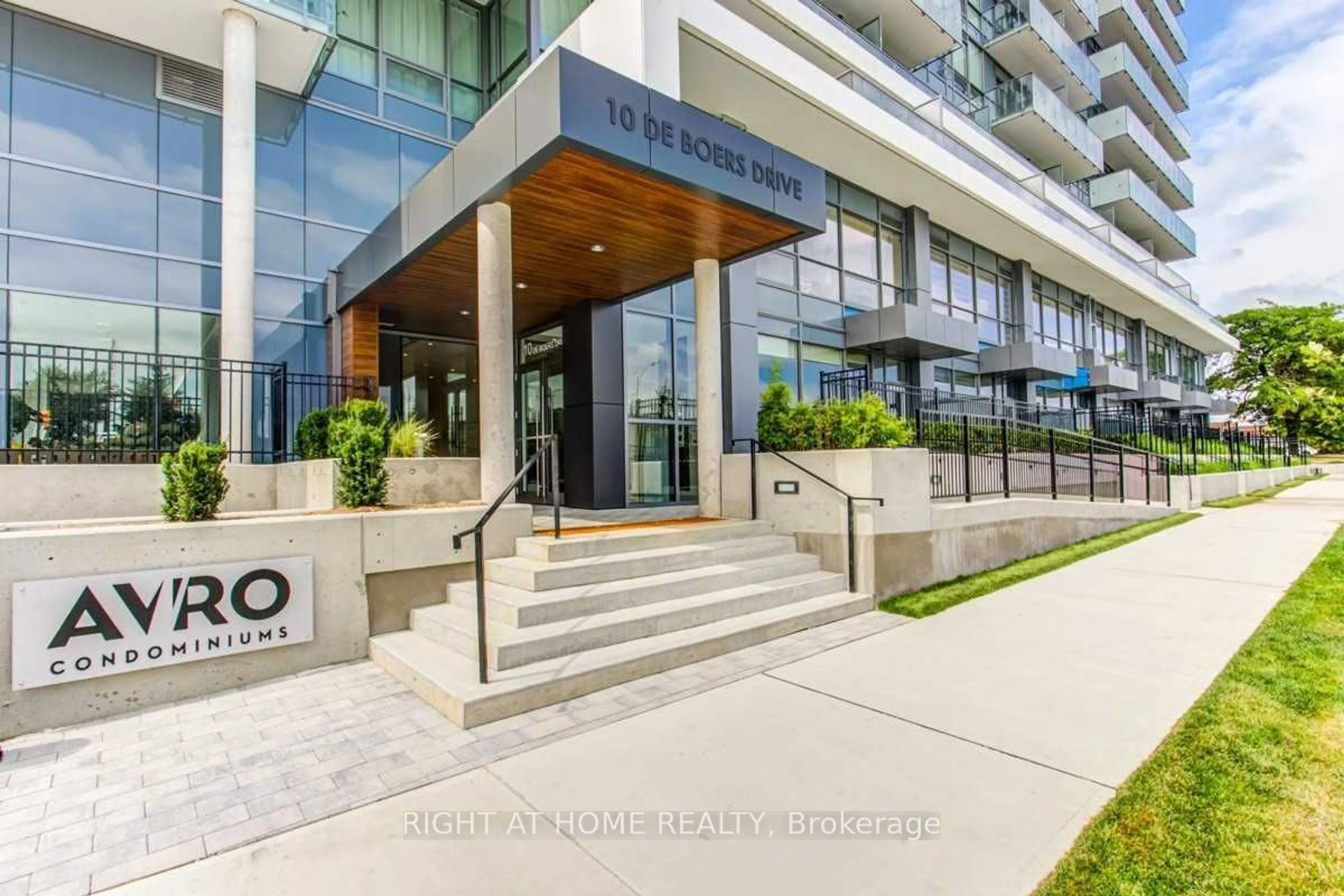 Patio, building for 10 De Boers Dr #403, Toronto Ontario M3J 0L6