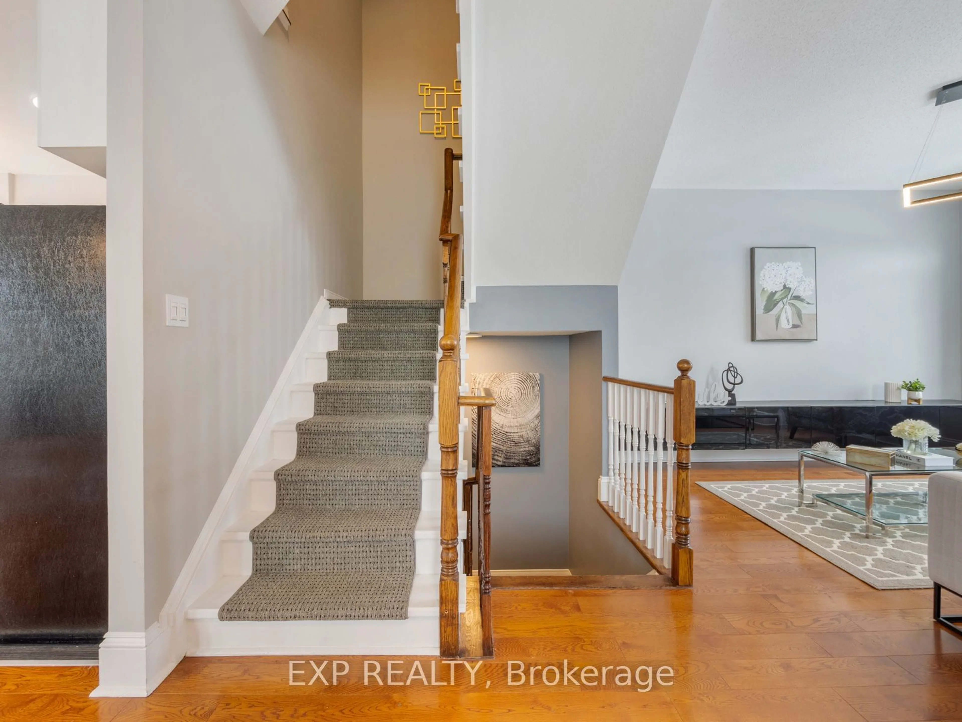 Indoor entryway for 2342 Sutton Dr, Burlington Ontario L7L 6Y8