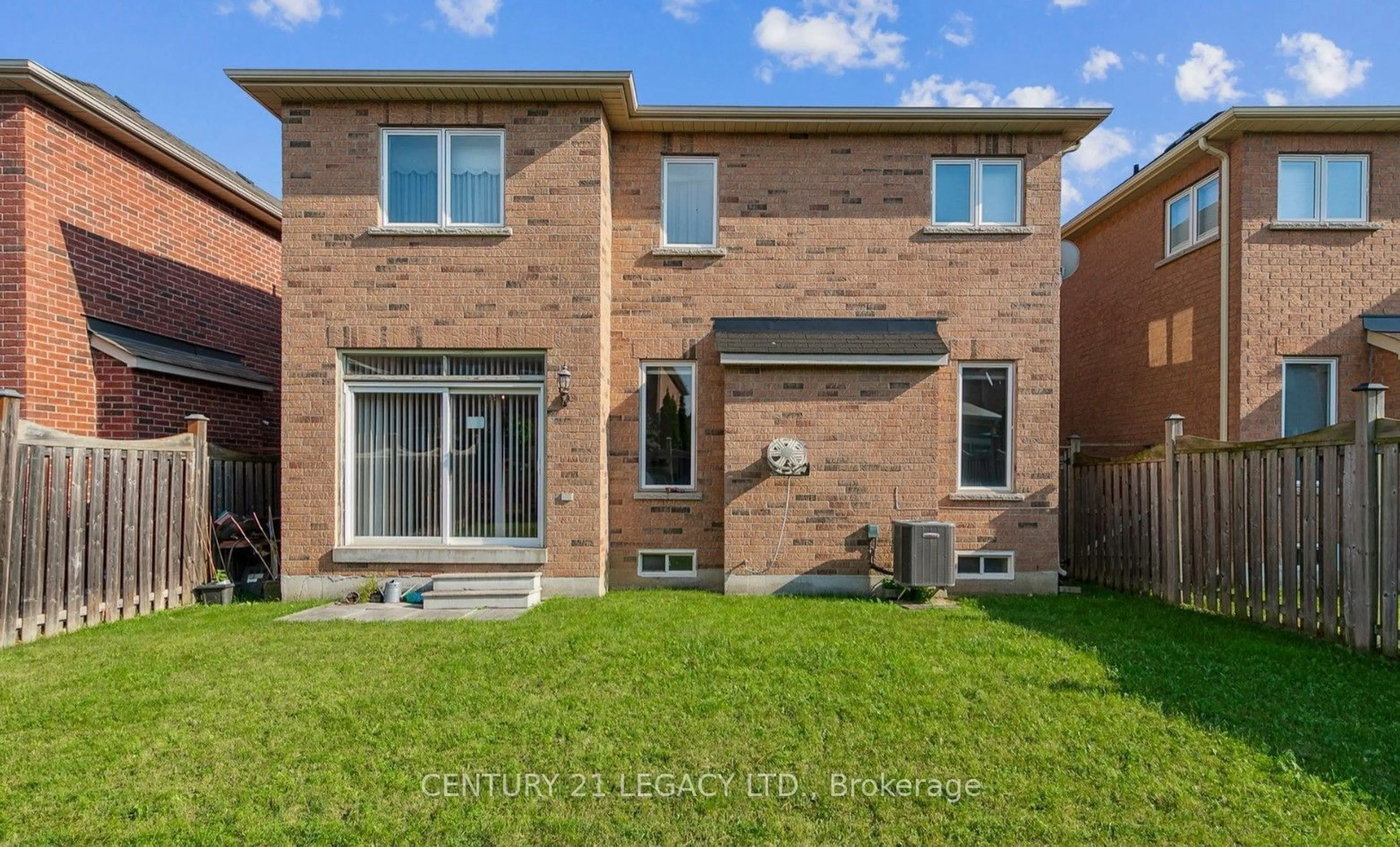 Home with brick exterior material, street for 3208 Countess Cres, Mississauga Ontario L5M 0E2