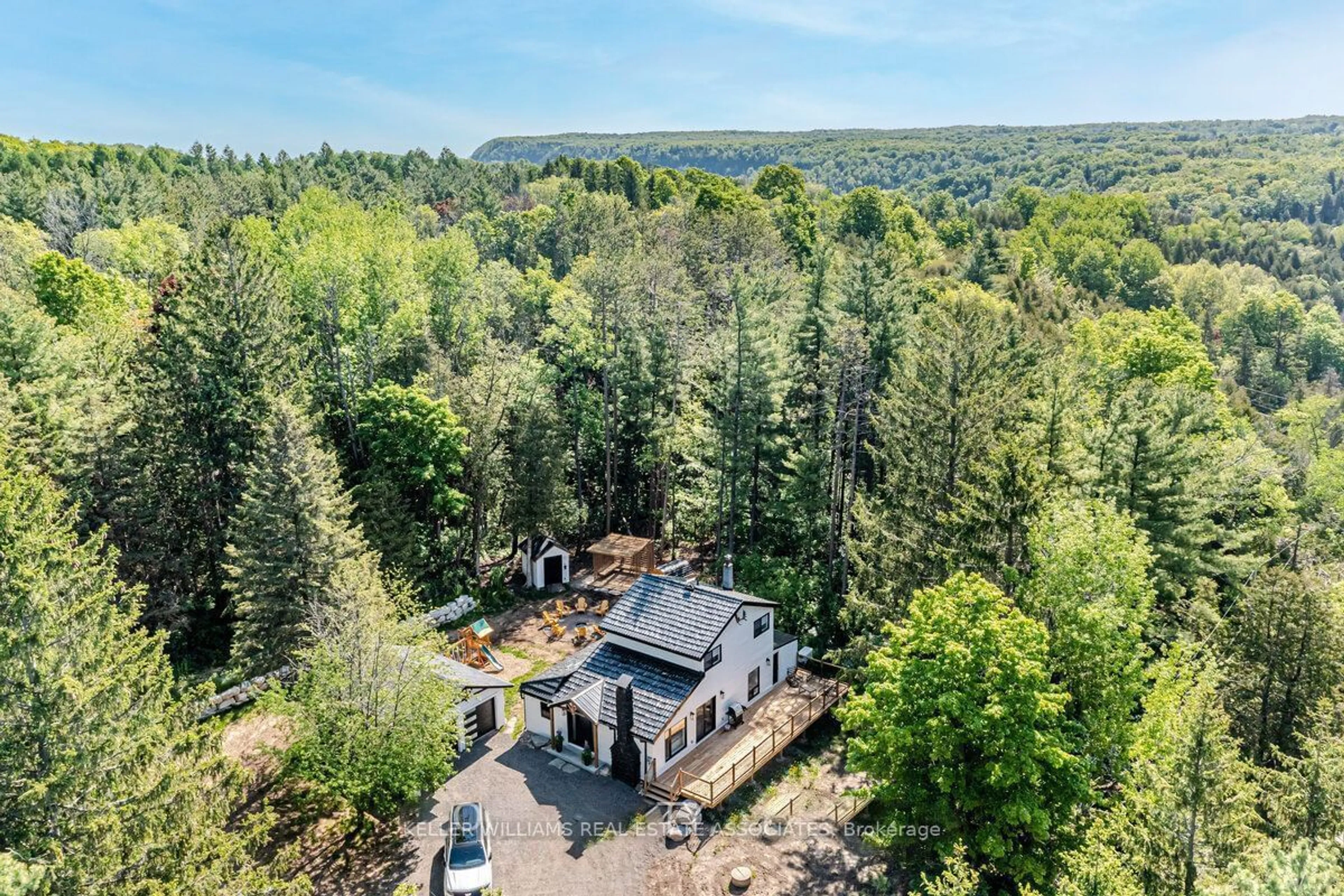 A pic from outside/outdoor area/front of a property/back of a property/a pic from drone, forest/trees view for 57 King St, Caledon Ontario L7K 0E7