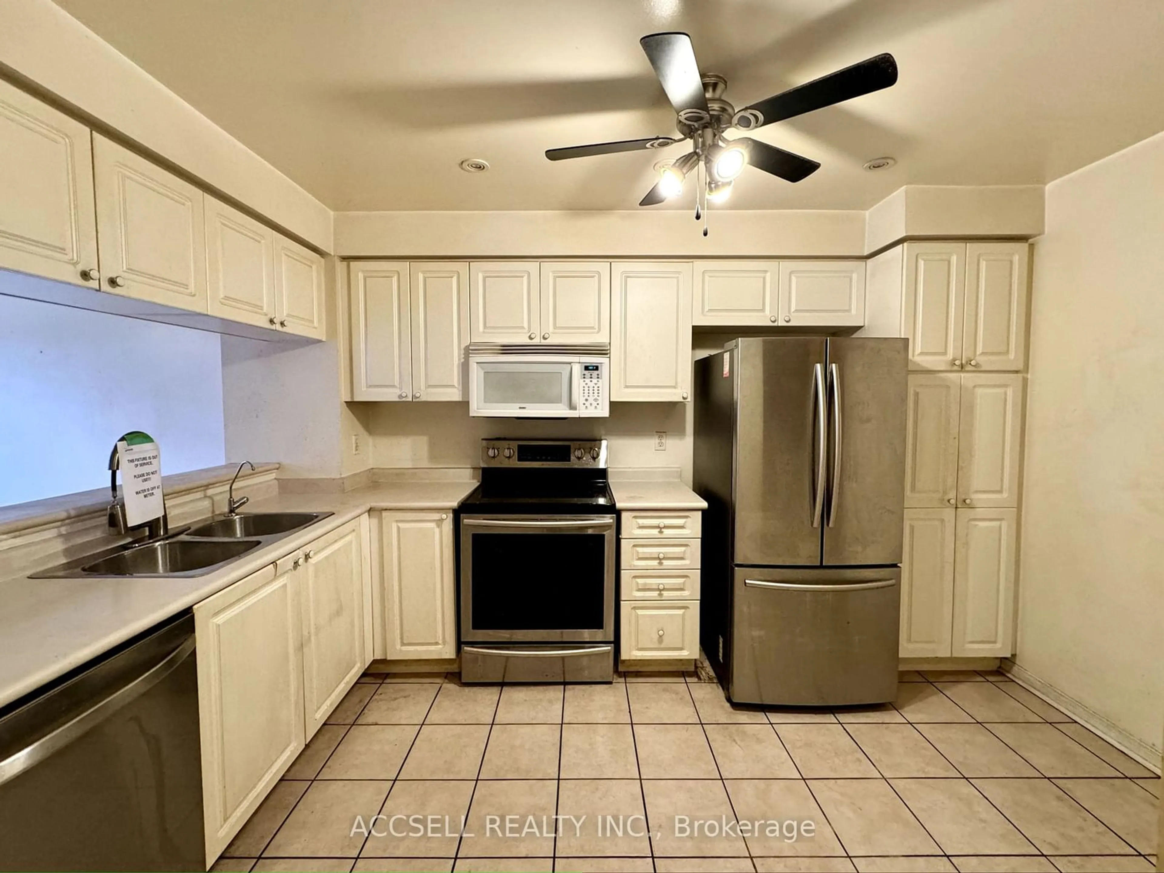 Standard kitchen, unknown for 4600 Kimbermount Ave #11, Mississauga Ontario L5M 5W7