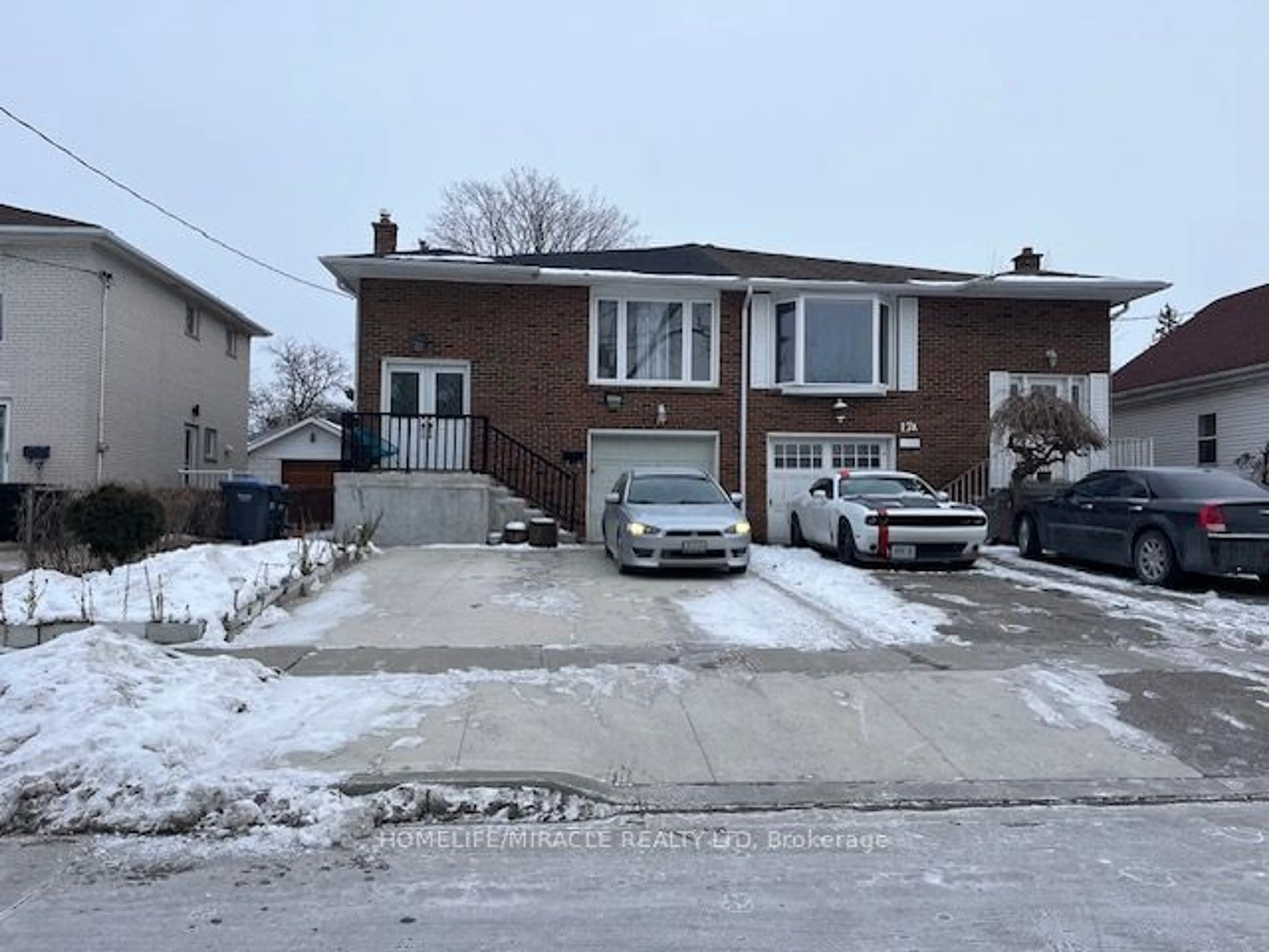 Unknown for B - 17 Hillcrest Ave, Brampton Ontario L6W 1Y7