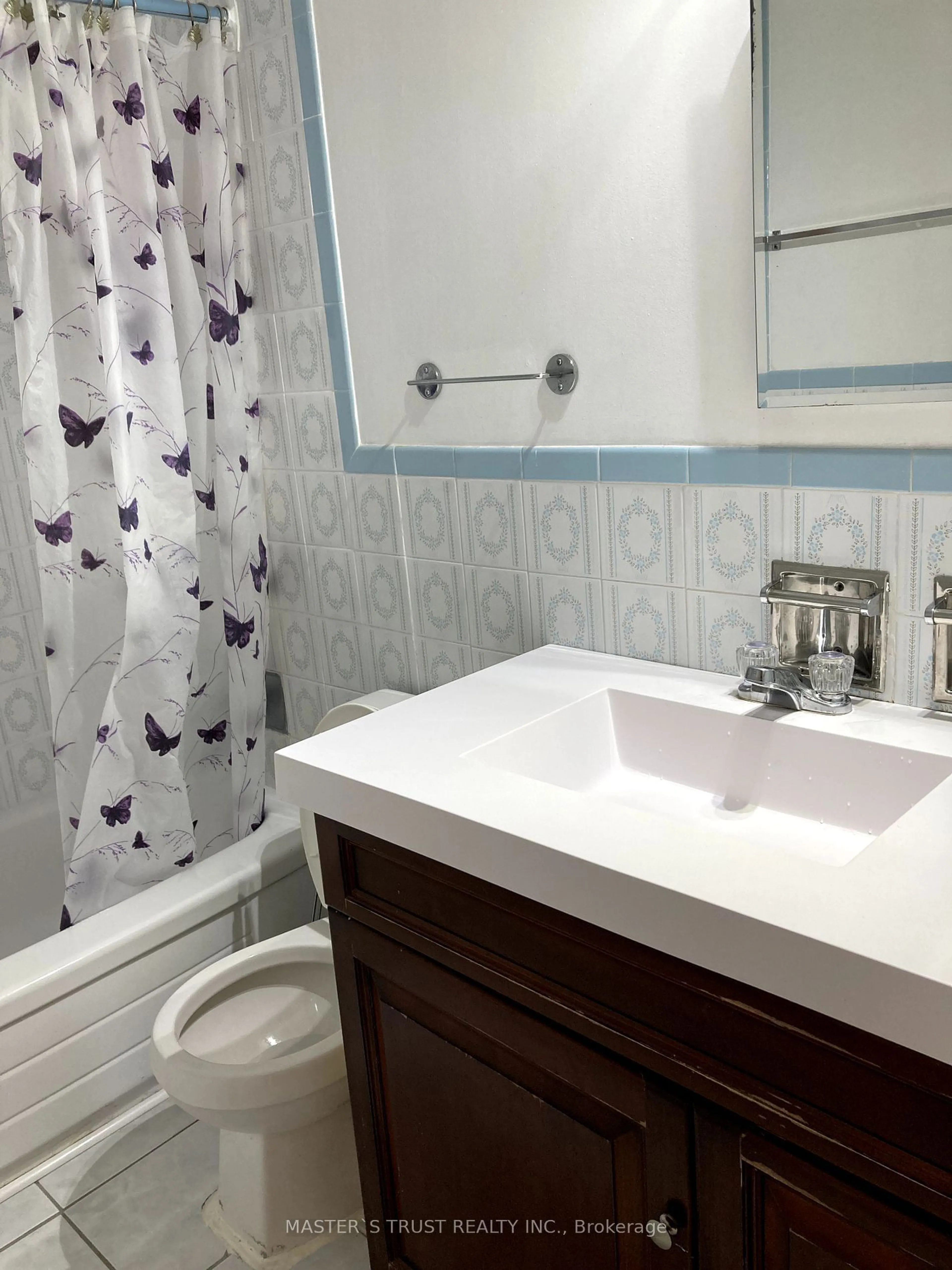 Standard bathroom, ceramic/tile floor for 335 Driftwood Ave #707, Toronto Ontario M3N 2P3