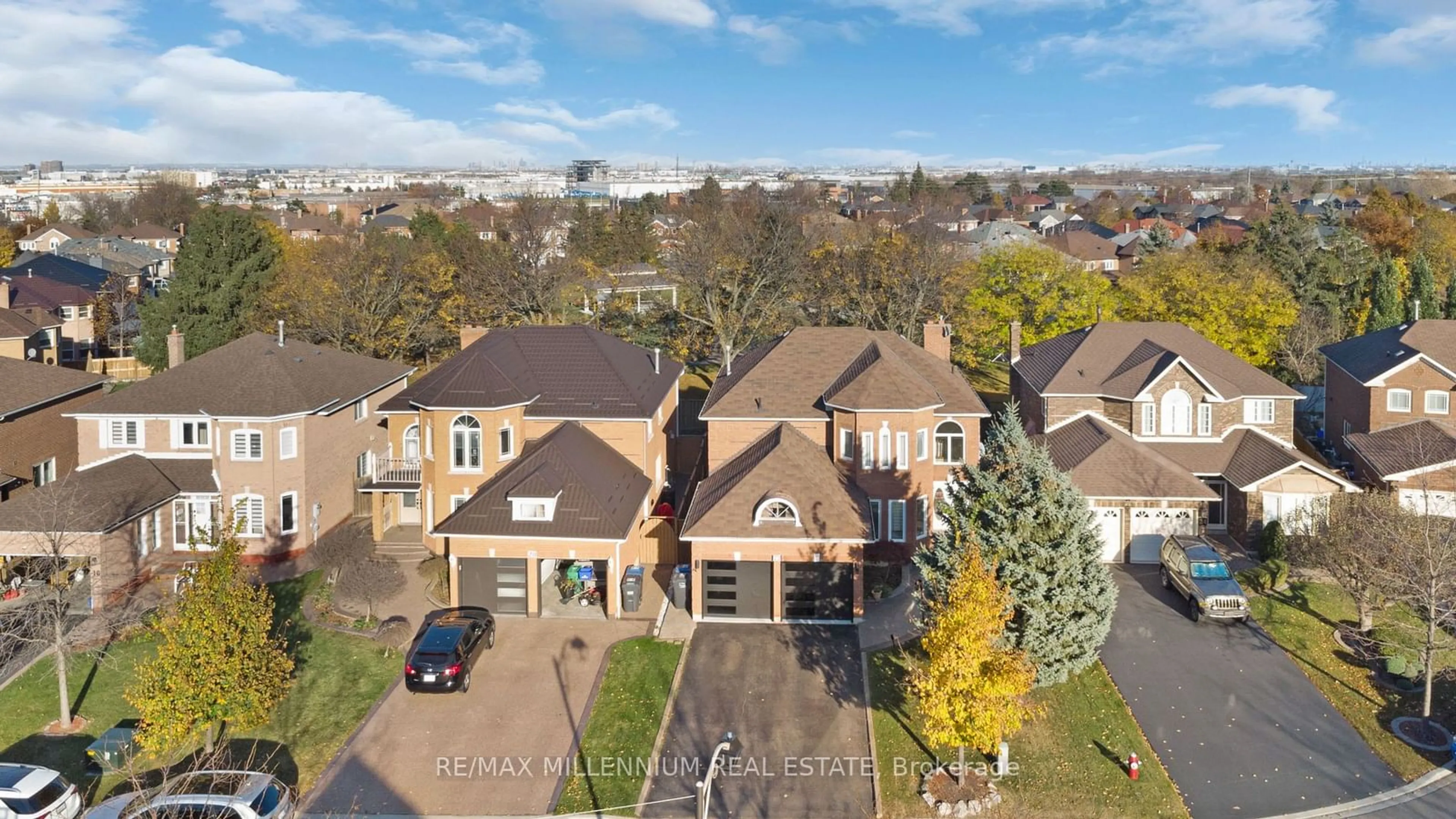 A pic from outside/outdoor area/front of a property/back of a property/a pic from drone, unknown for 22 Blackwell Pl, Brampton Ontario L6W 4M2