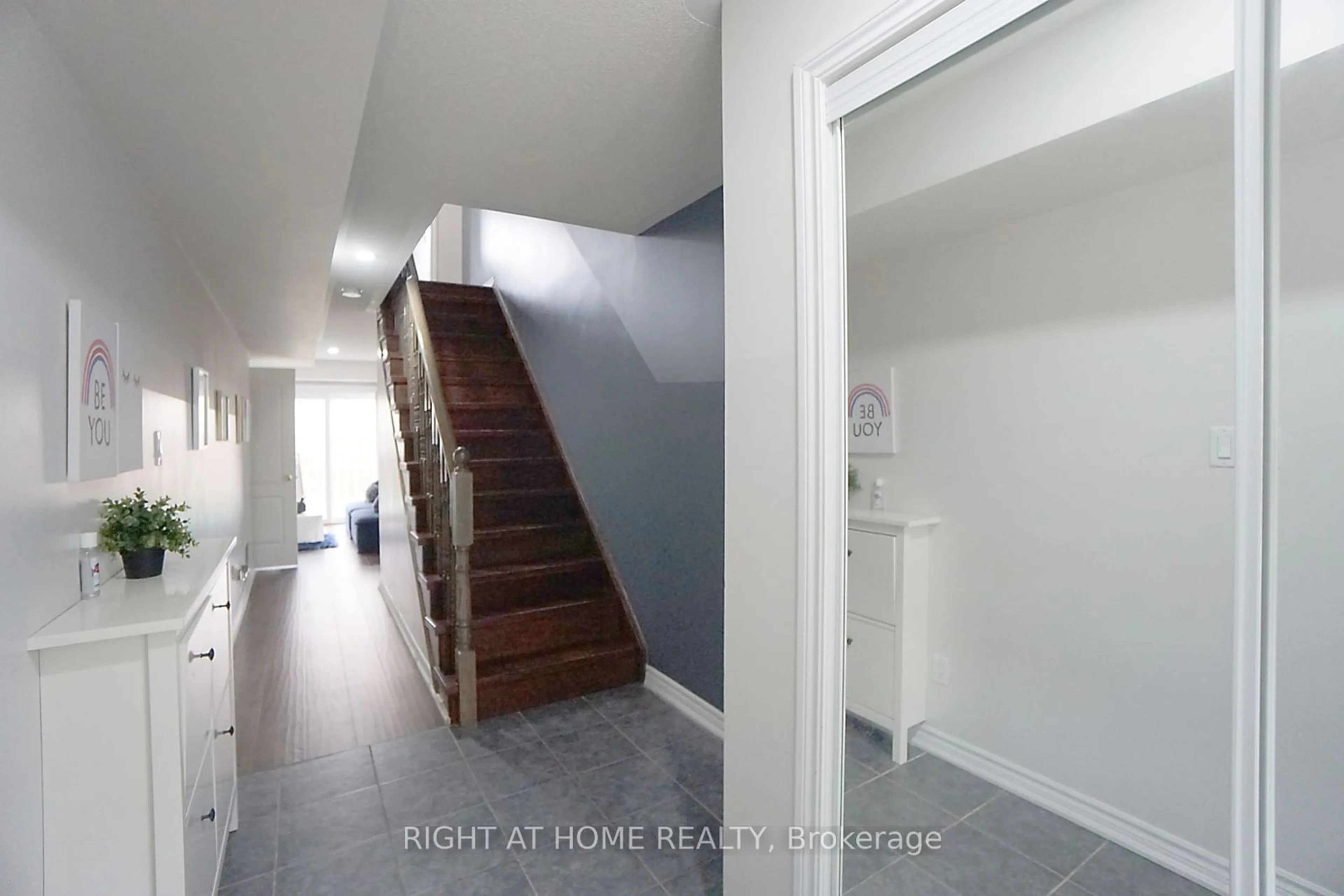 Indoor entryway for 15 Magdalene Cres, Brampton Ontario L6Z 0G9