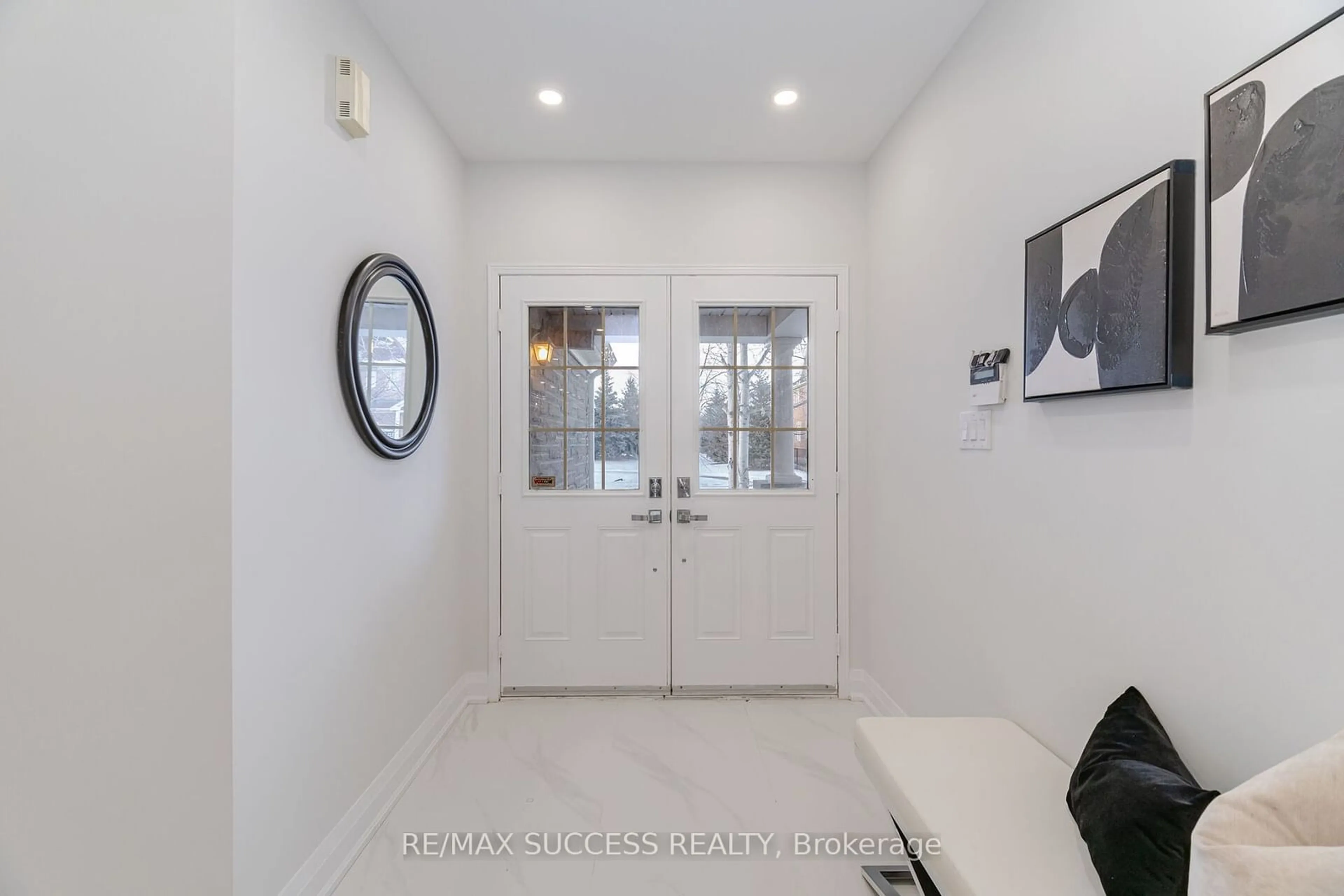 Indoor entryway for 3902 Skyview St, Mississauga Ontario L5M 8A4