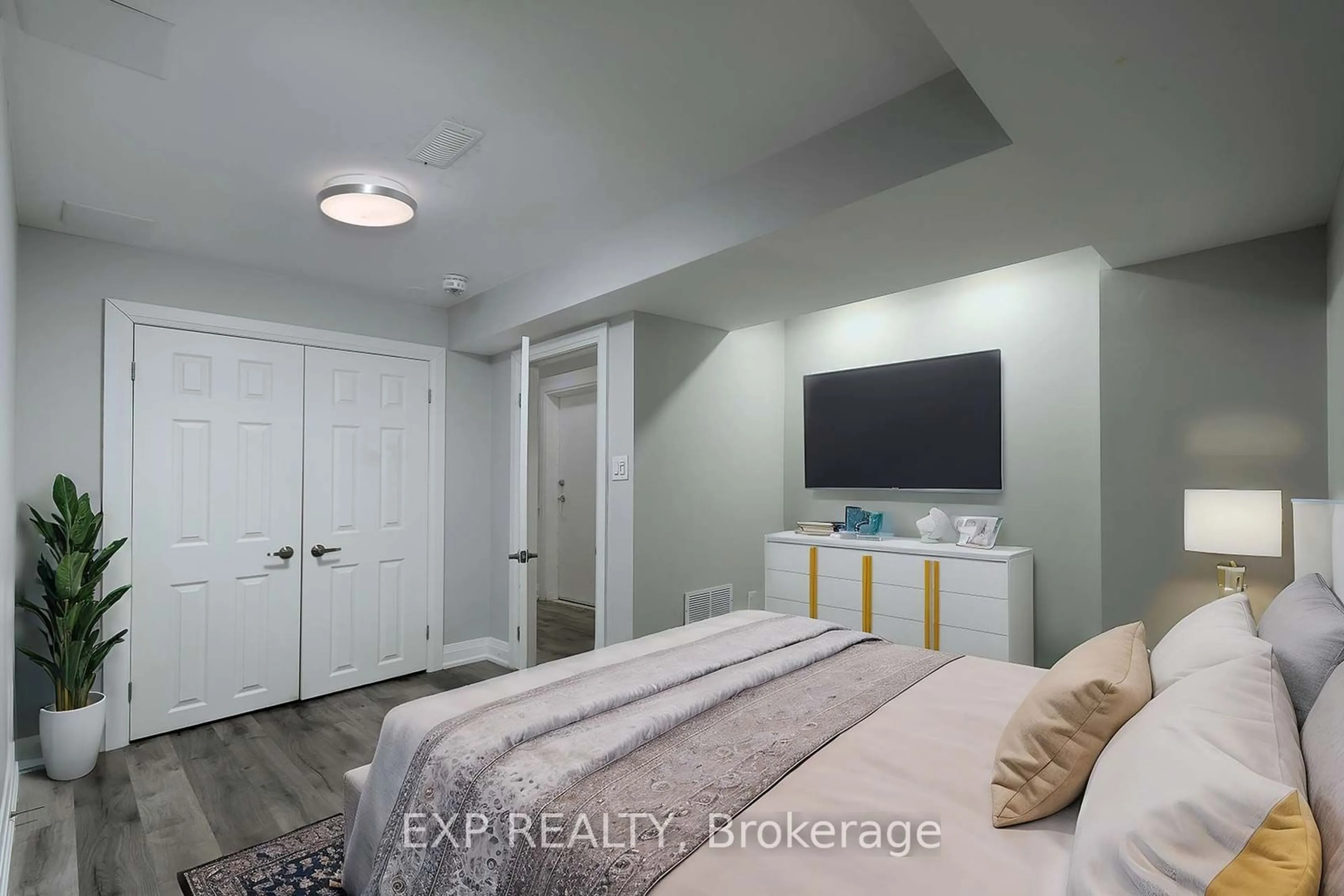 A pic of a room for 9 Cannington Cres, Brampton Ontario L6X 0X4