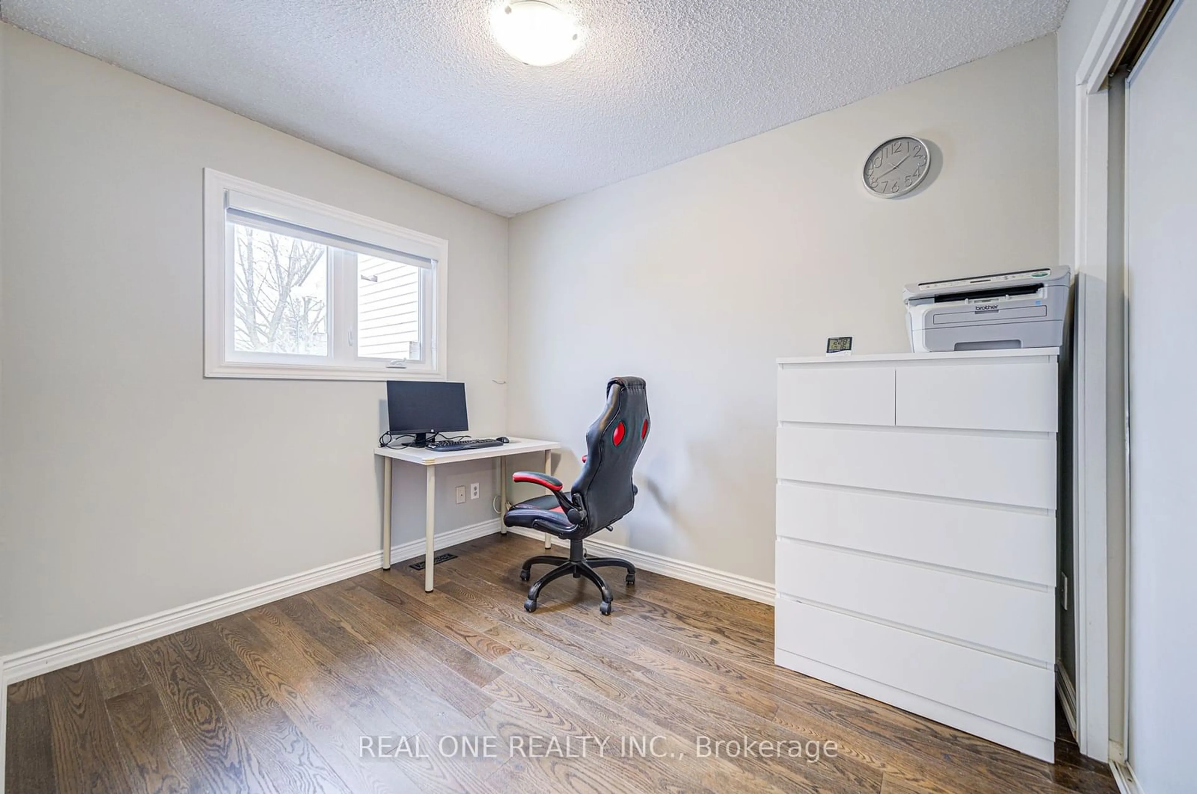 A pic of a room for 5020 Delaware Dr #5, Mississauga Ontario L4Z 3C3