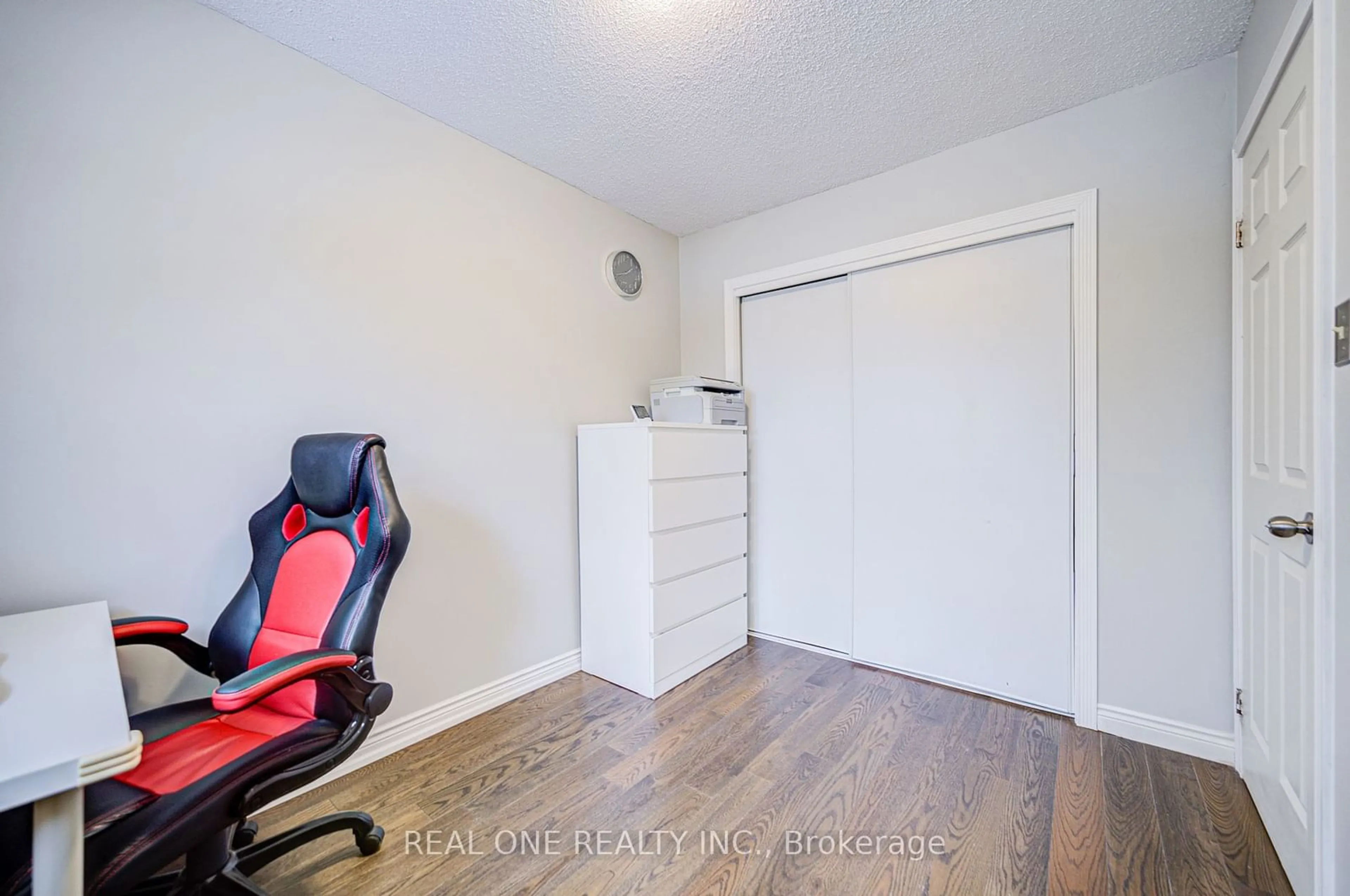 A pic of a room for 5020 Delaware Dr #5, Mississauga Ontario L4Z 3C3